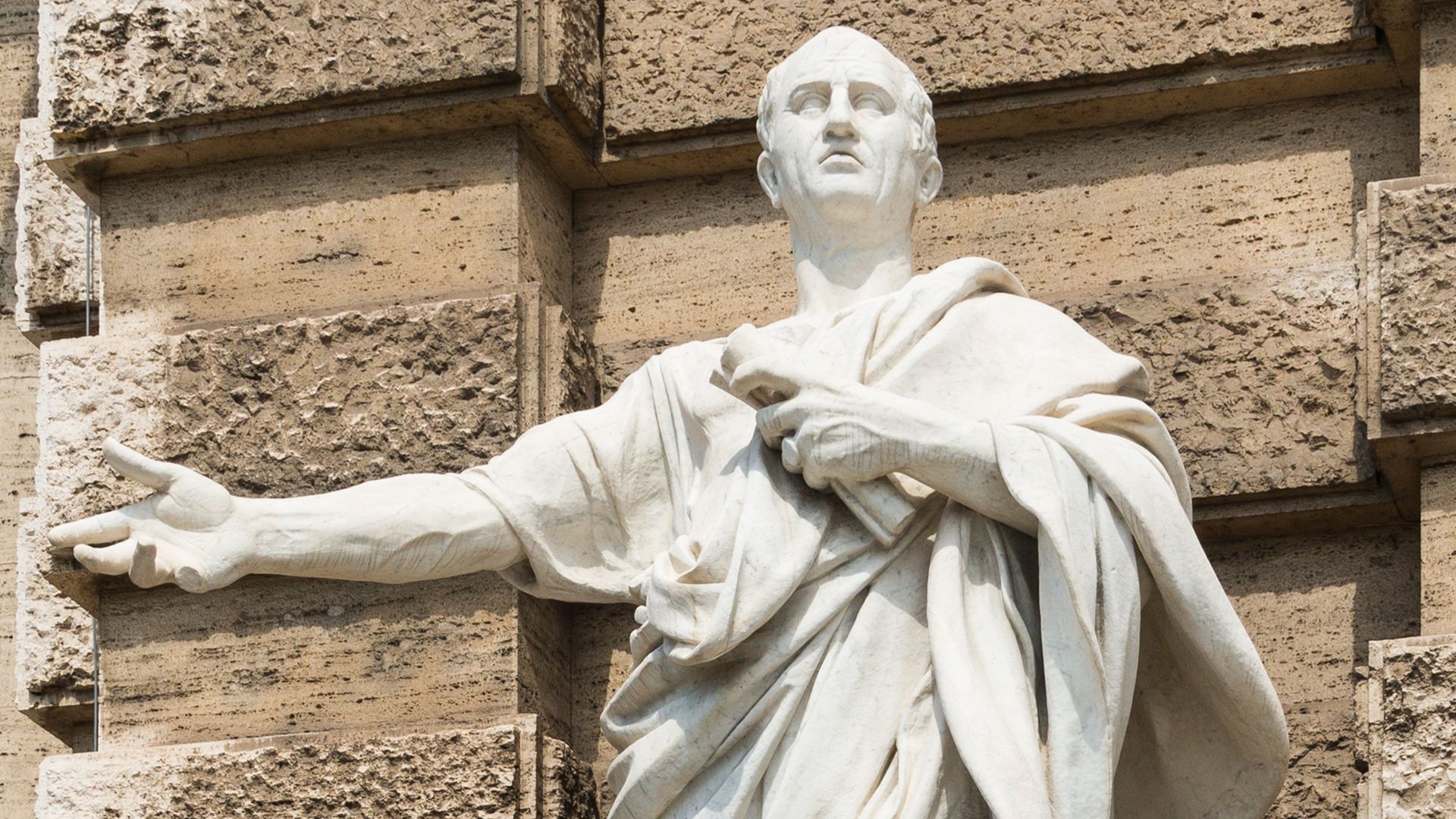File:Cicero statue courthouse, Rome, Italy.jpg