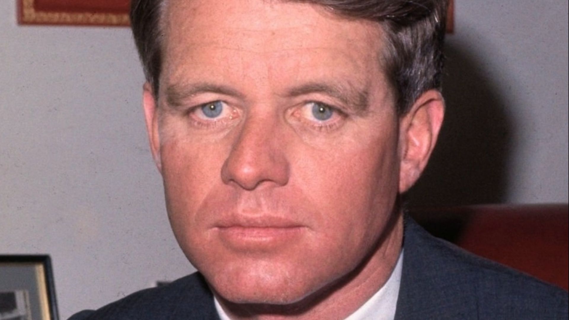 File:Robert F Kennedy cropped.jpg