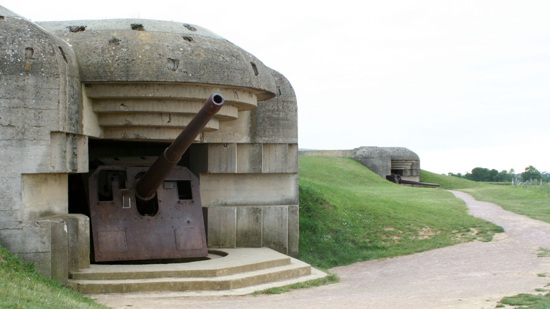 File:Longues-sur-Mer Battery.jpg