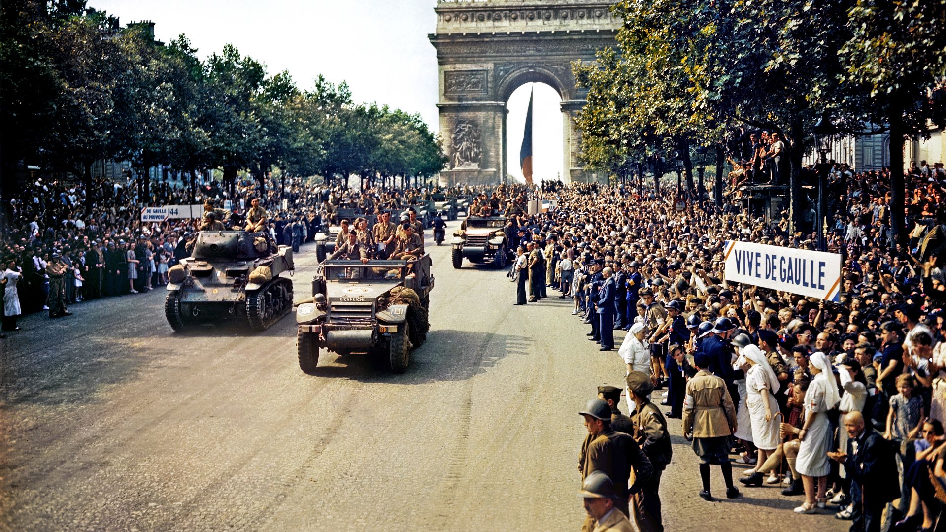 File:Crowds of French patriots line the Champs Elysees-edit2.jpg
