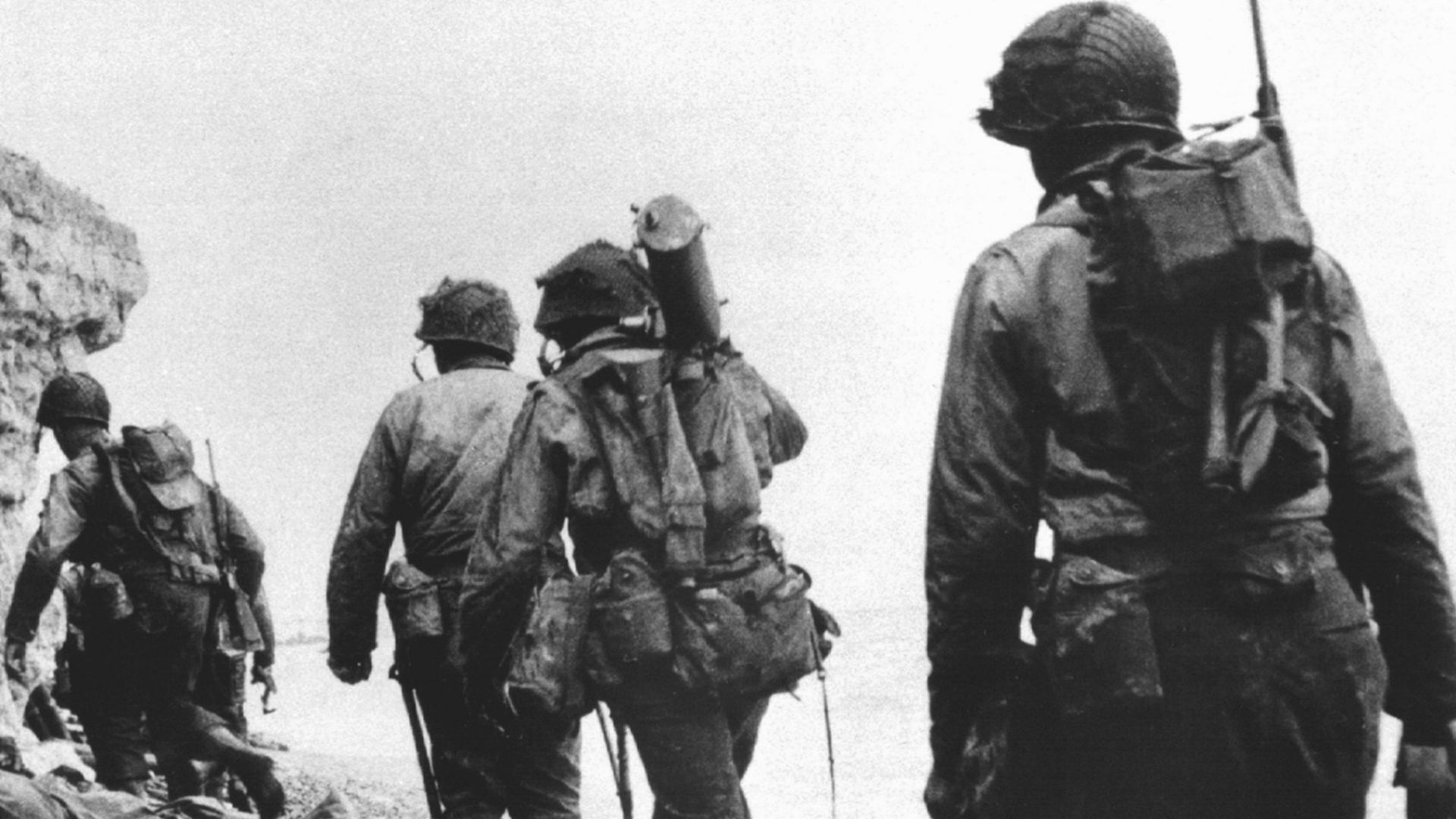 File:Soldiers at Pointe du Hoc.jpg