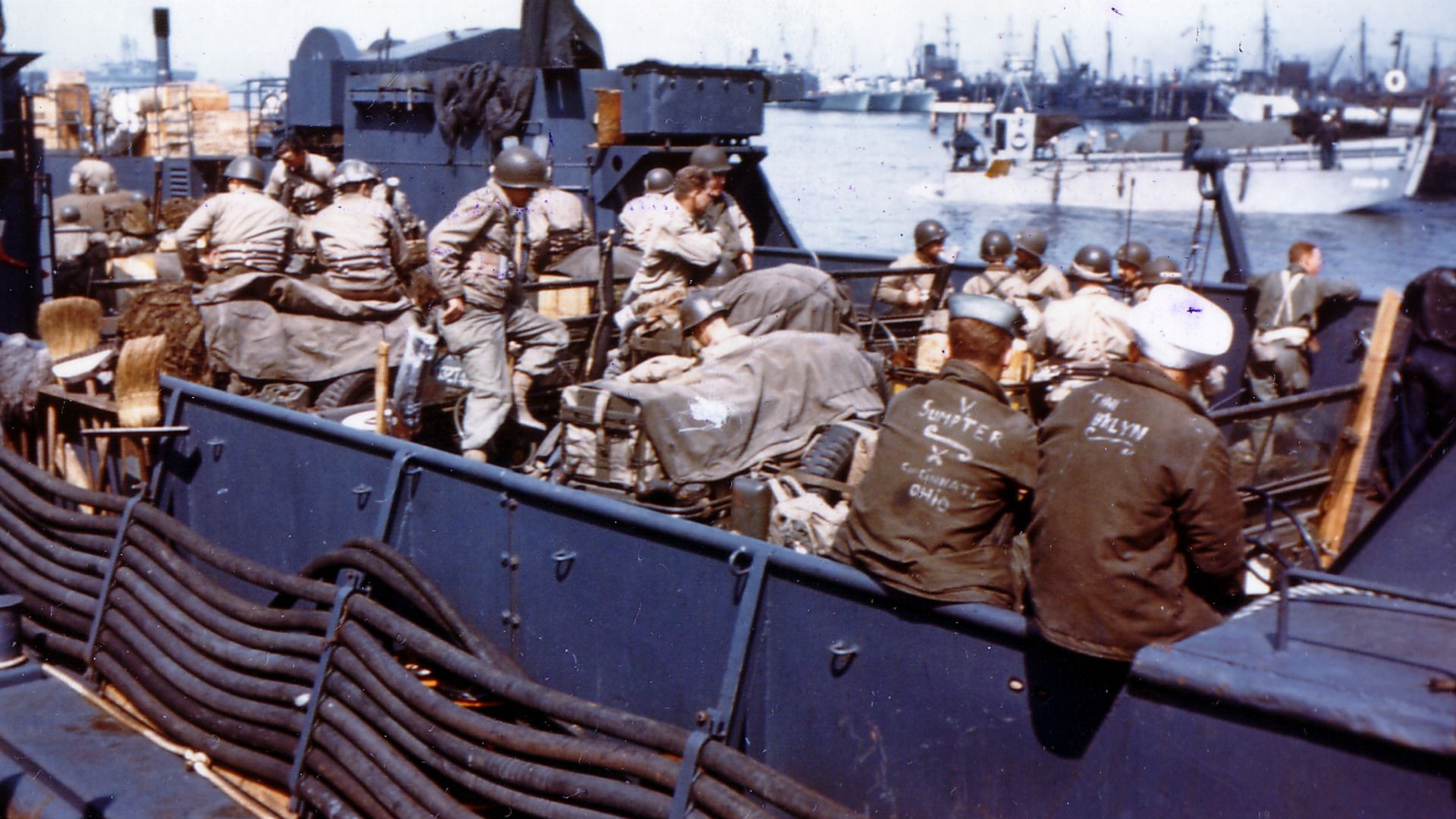 File:WW2 Liberation of France c 1944-45 Allied US troops Normandy etc Libération de la France à la fin de la Seconde Guerre mondiale Photos en couleurs Photos Normandie Flickr soldiers beach ruins etc 28.jpg