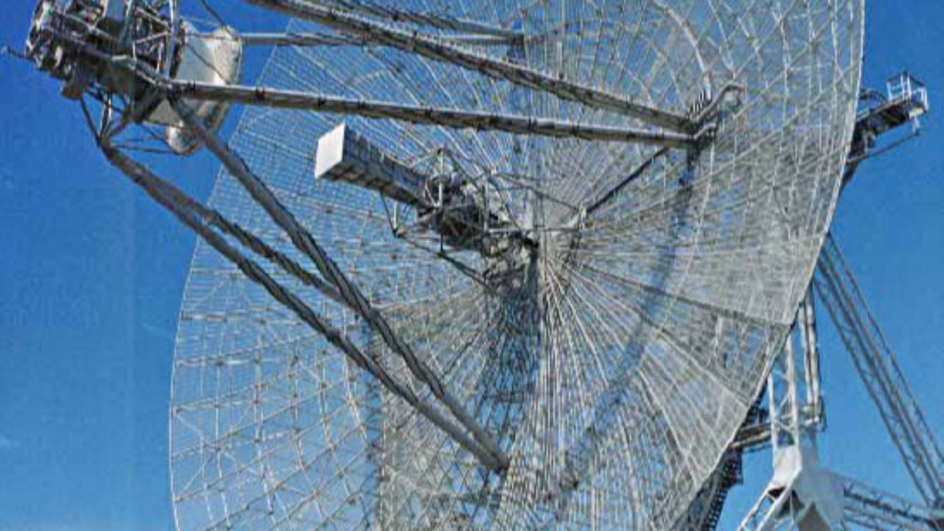 File:Radar antenna.jpg