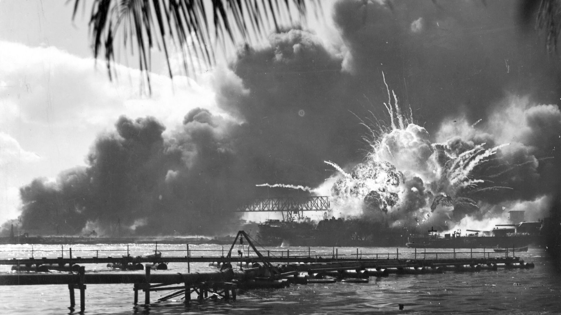 File:USS SHAW exploding Pearl Harbor Nara 80-G-16871 2.jpg