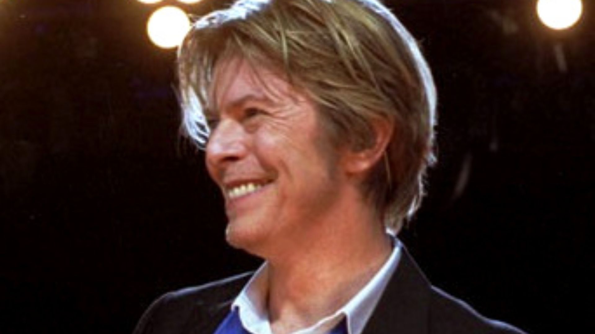 File:David-Bowie Chicago 2002-08-08 photoby Adam-Bielawski-cropped.jpg