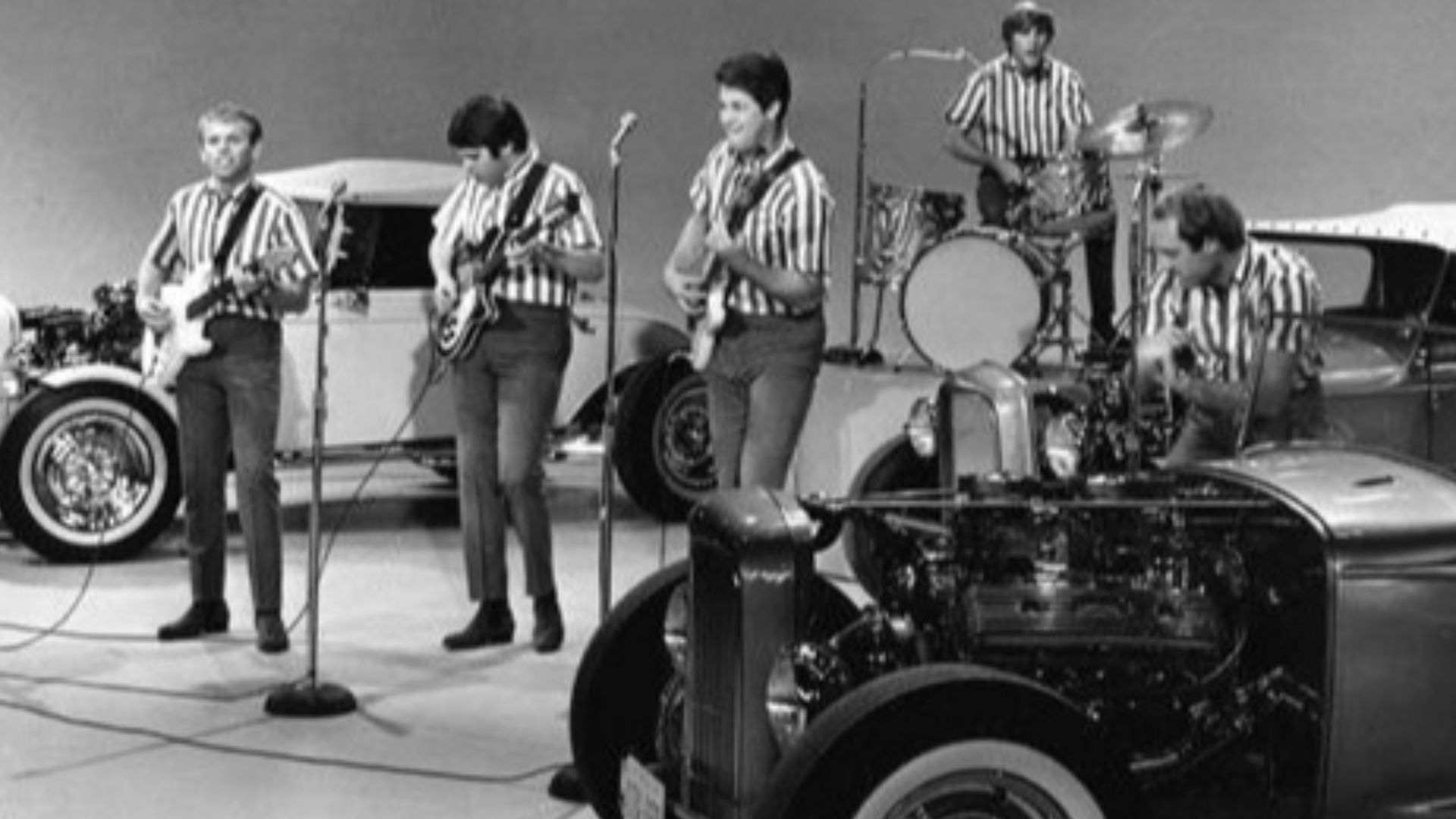 File:Sullivan Beach Boys.jpg