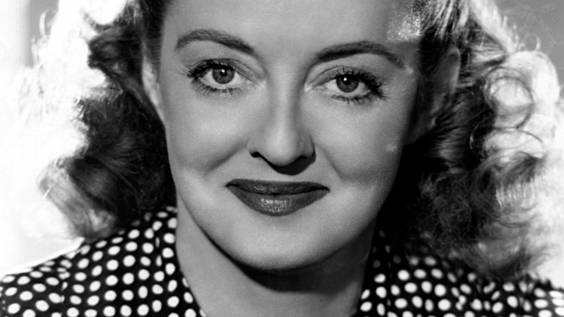 File:Bette Davis - portrait.jpg
