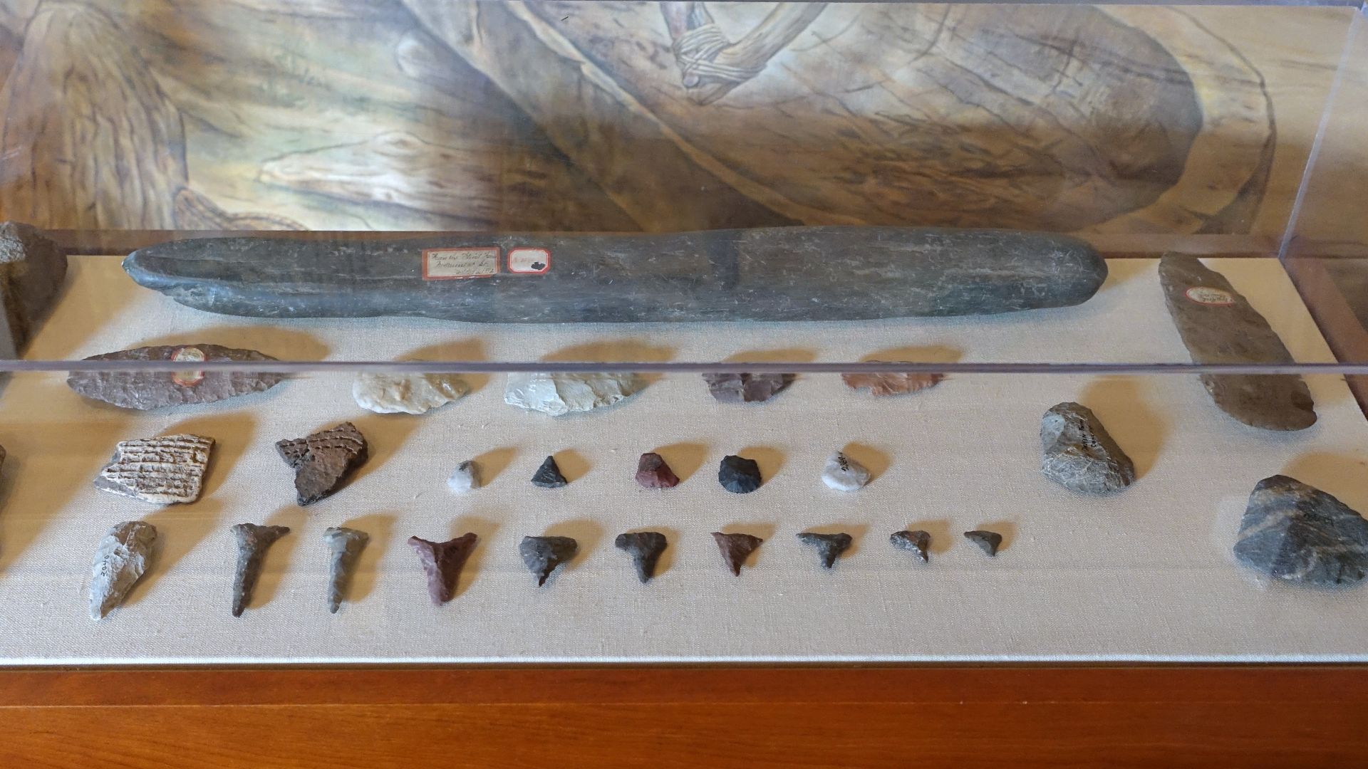 File:Native American artifacts 1 - Concord Museum - Concord, MA - DSC05935.JPG