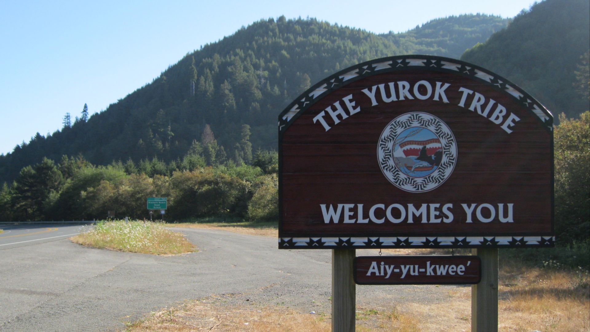 File:Redwood Highway (Yurok welcome sign), Redwood National Park.jpg