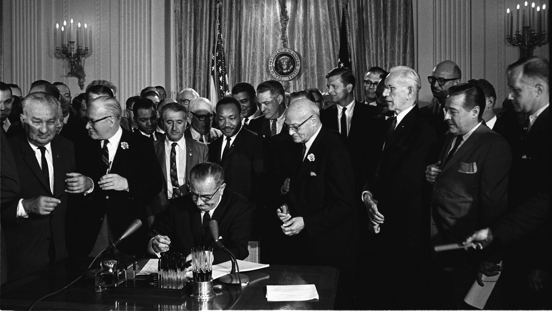 File:Lyndon Johnson signing Civil Rights Act, July 2, 1964.jpg