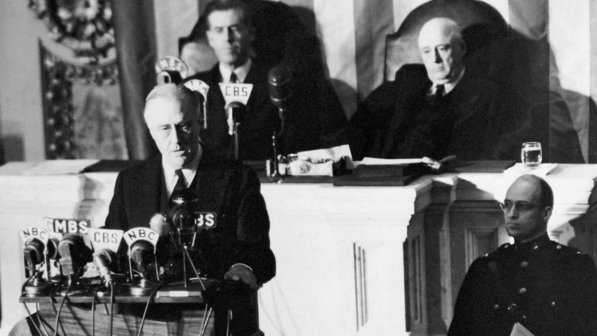 File:Fdr delivers speech.jpg