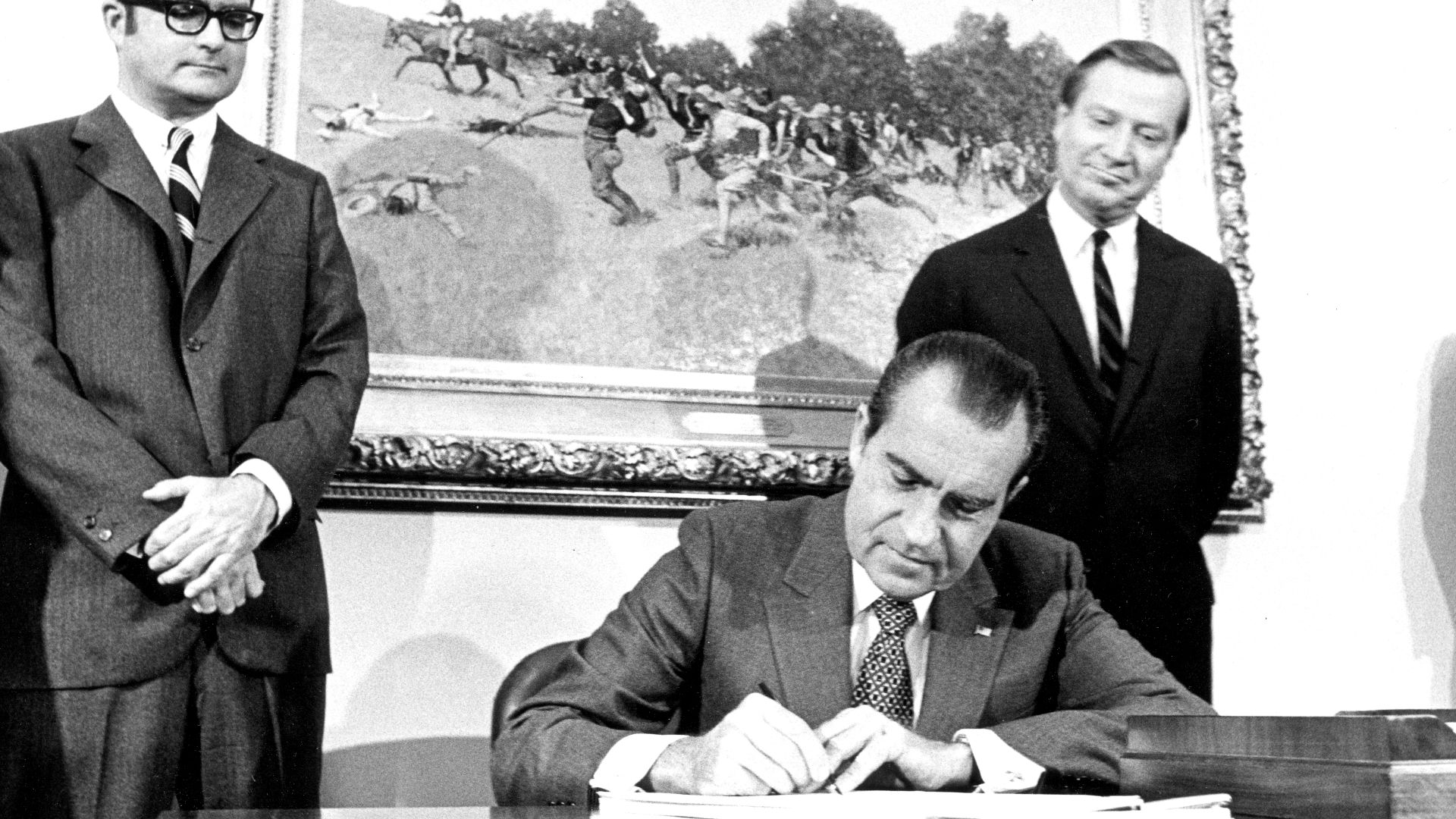 File:Richard Nixon signs Clean Air Act of 1970 12-31-1970.jpg