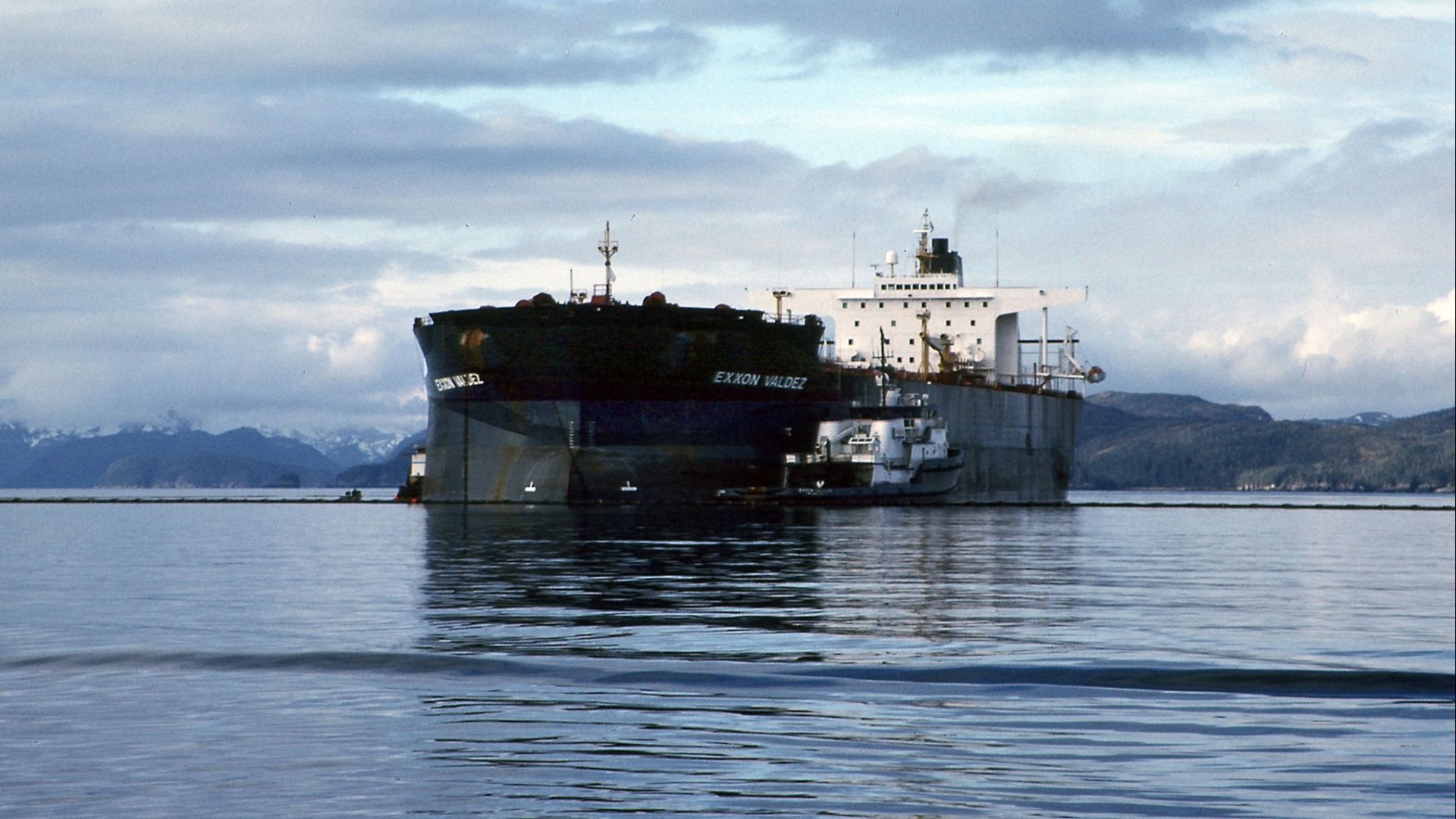File:Exxon Valdez Oil Spill (13266806523).jpg