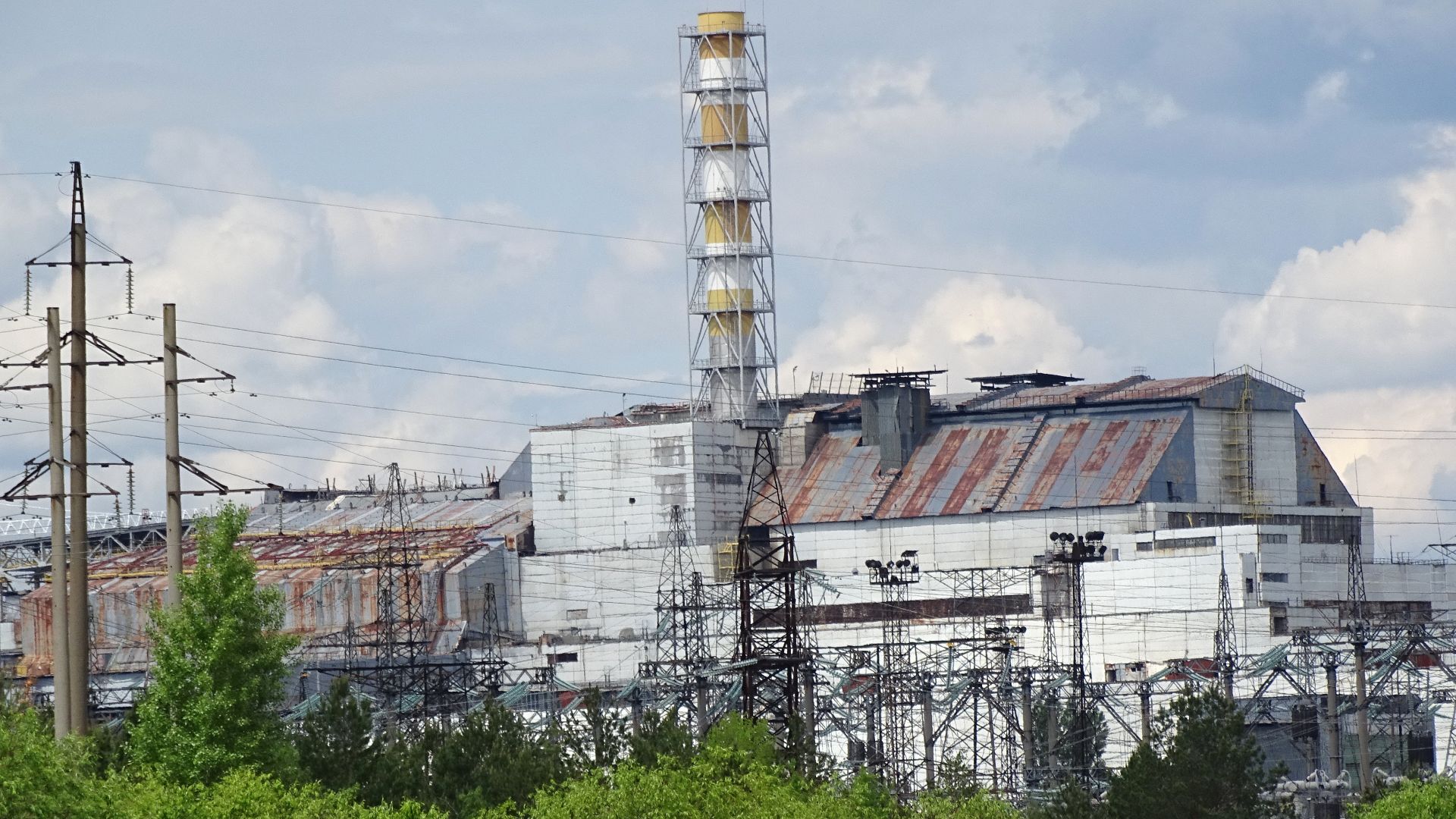 File:Chernobyl Reactor 4 - Where Disaster Occurred - Chernobyl Exclusion Zone - Northern Ukraine - 01 (27099656425).jpg