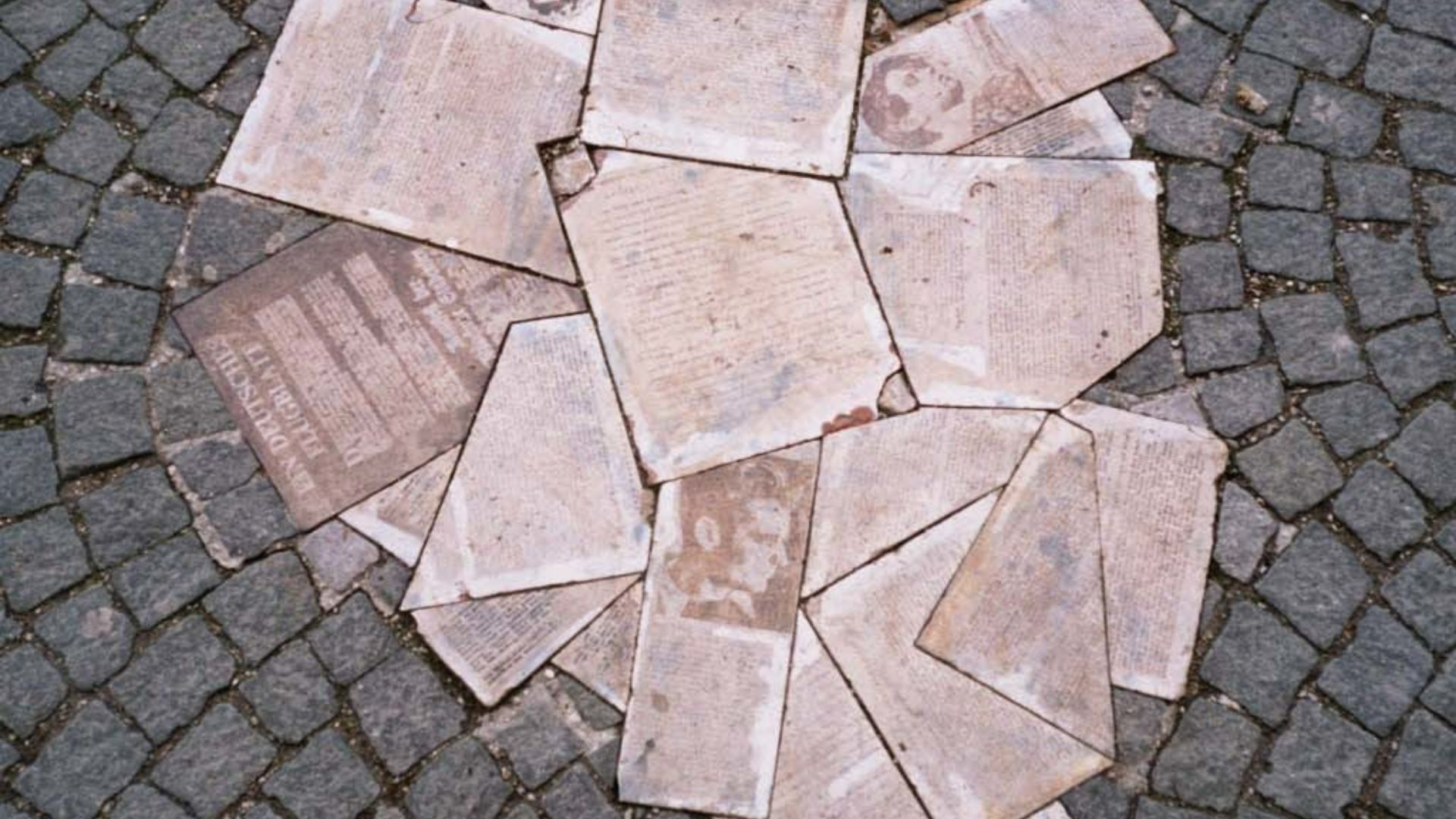 File:Scholl-Denkmal, München.jpg