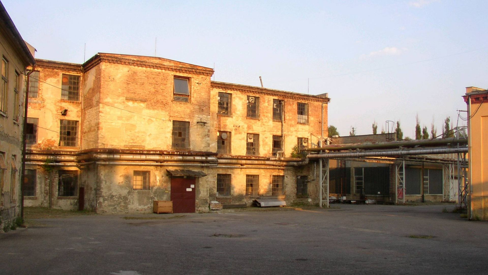 File:Schindlers factory Brnenec CZ 2004b.JPG