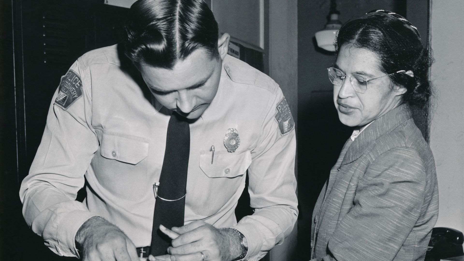 File:Rosa Parks being fingerprinted by Deputy Sheriff D.H. Lackey after being arrested on February 22, 1956, during the Montgomery bus boycott.png