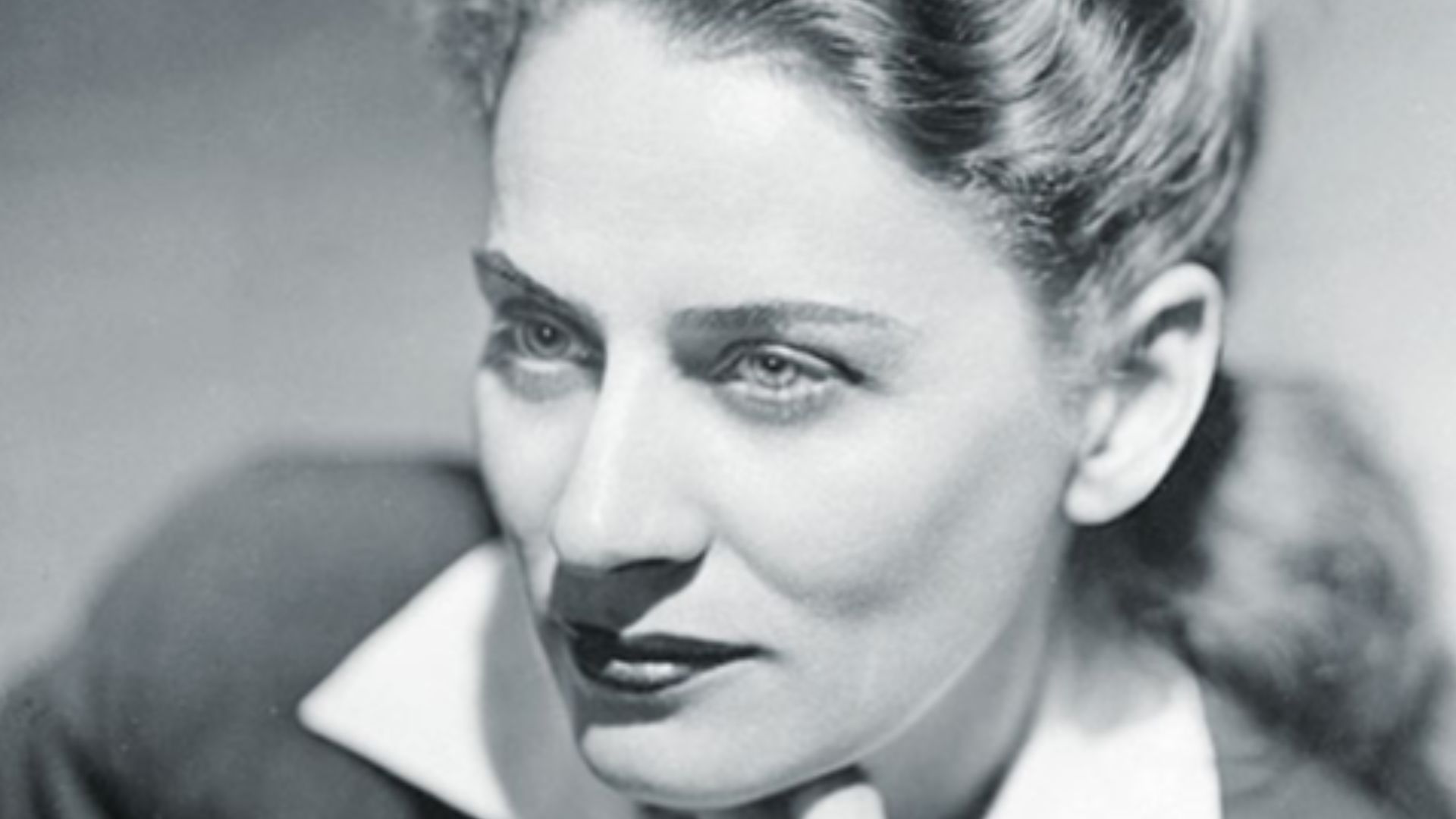 File:Gabrielle Roy portrait photo, 1945.png