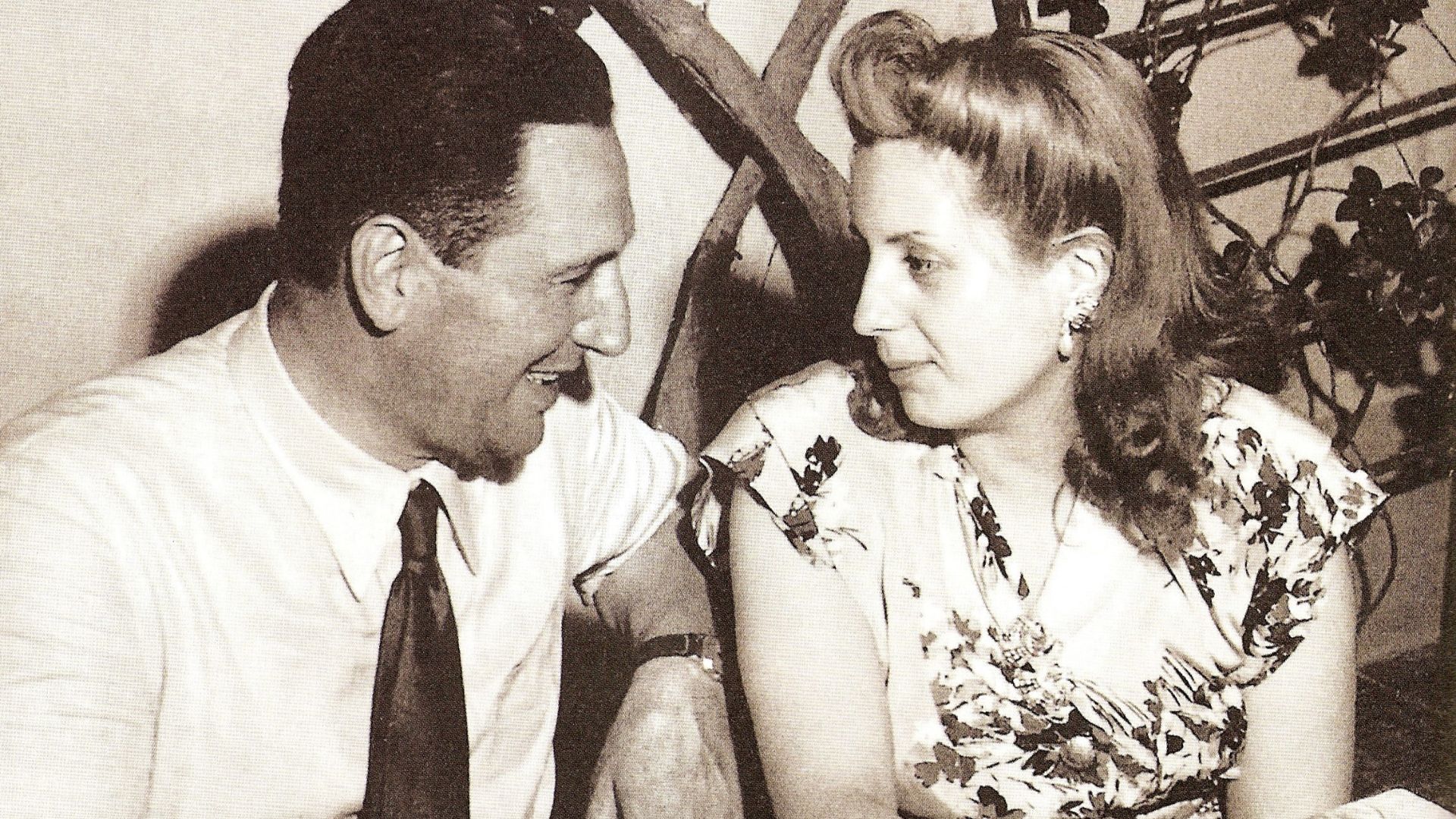 File:Perón y Evita celebran el año nuevo.jpg