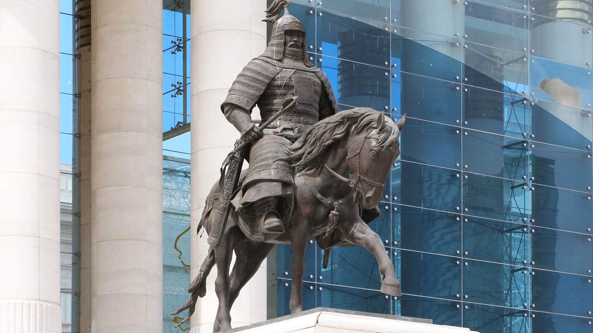 File:Statue at Government Palace, Ulaanbaator 03.jpg