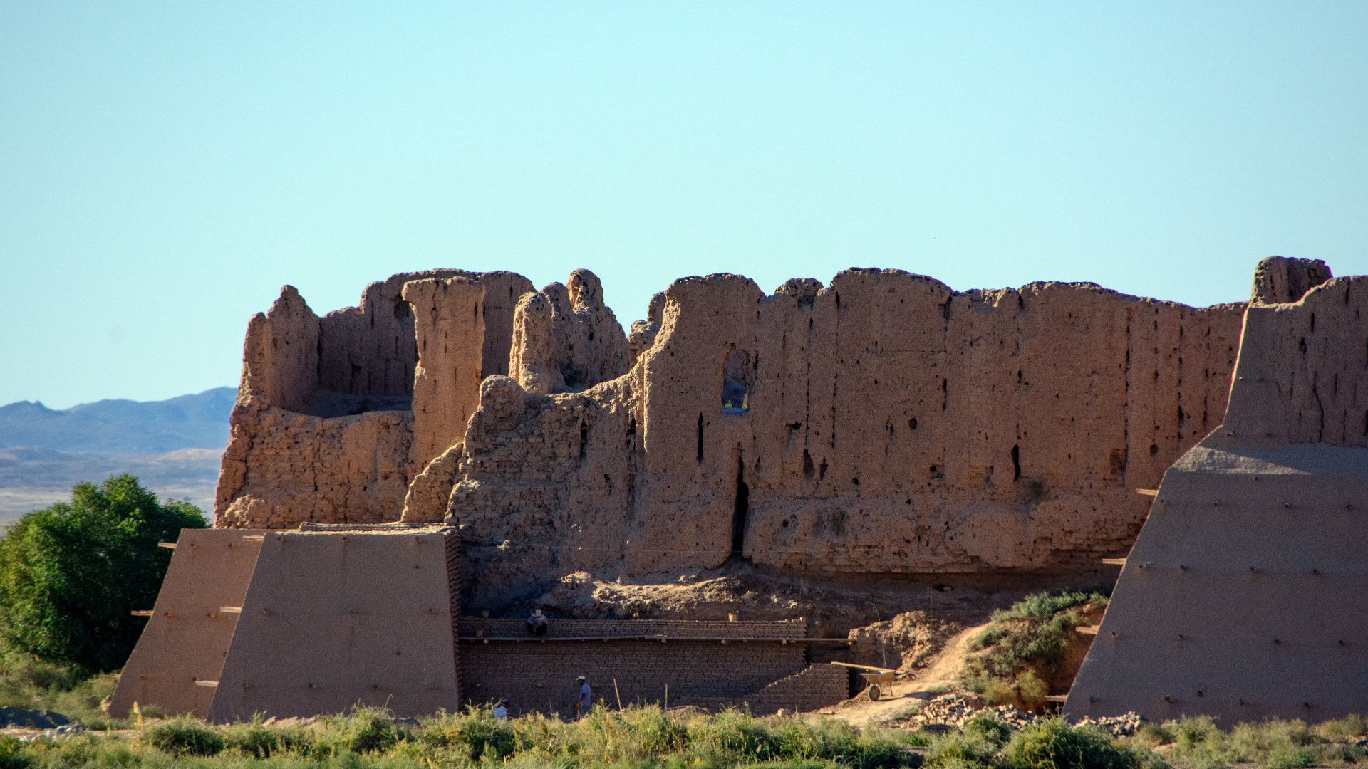 File:Karakalpakstan Kyzyl Qala (Red Fortress) Fortified Residence 1st-2nd cent CE - 4th cent CE & restored 12th cent CE (4).jpg