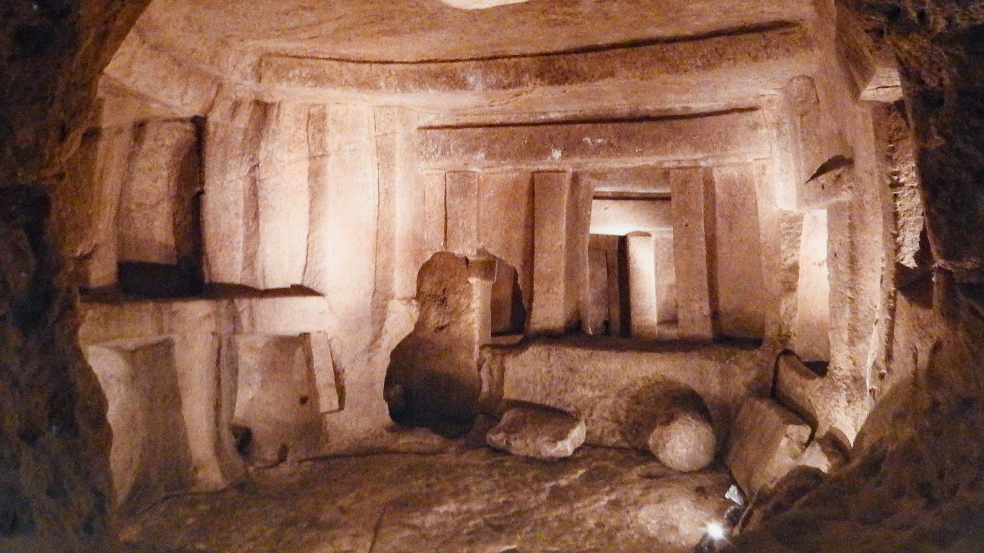 File:Hal Saflieni Hypogeum – Middle Level – The Central Chamber.jpg