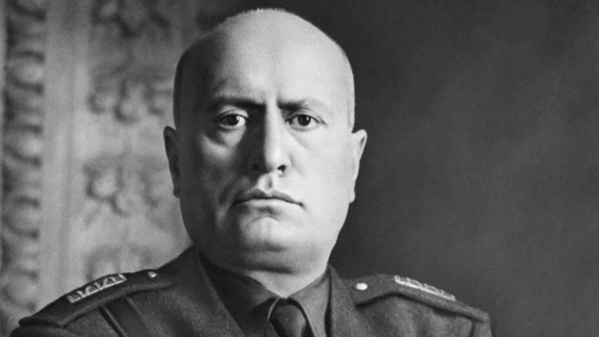 File:Mussolini mezzobusto.jpg