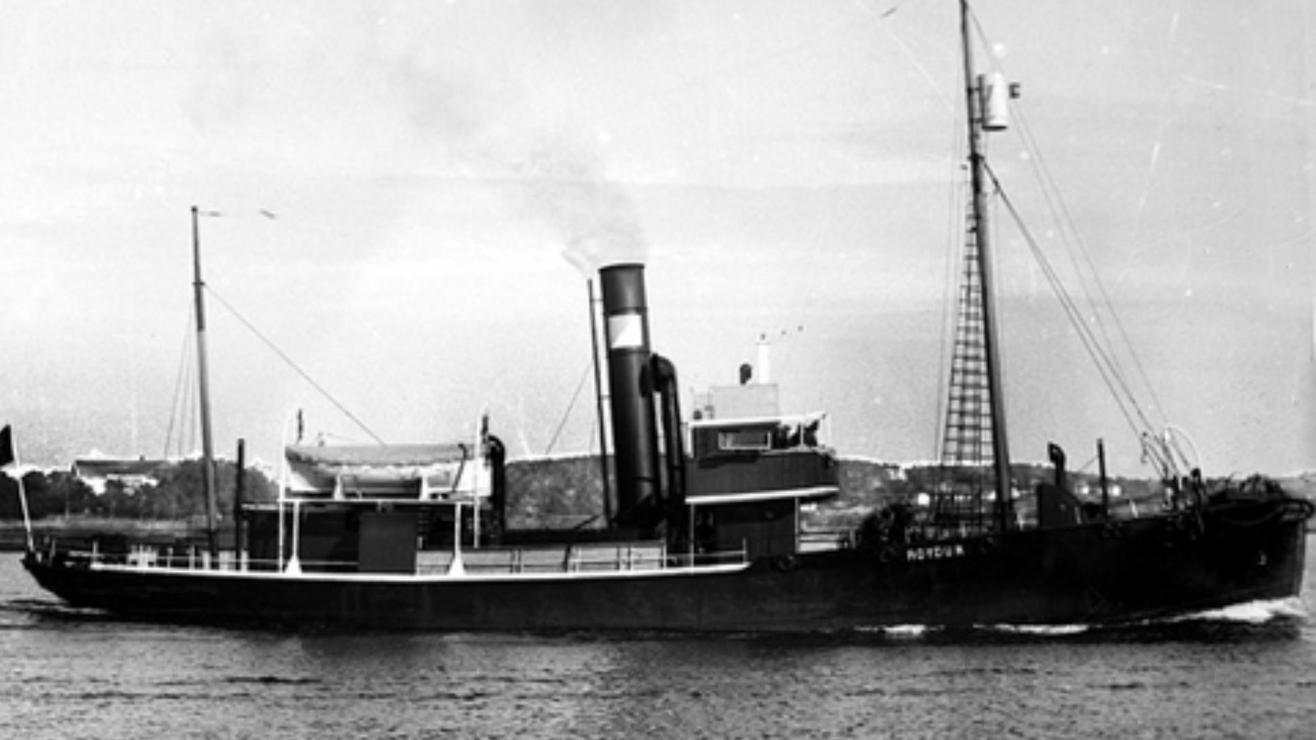 File:Roydur whale catcher (A-00583).jpg