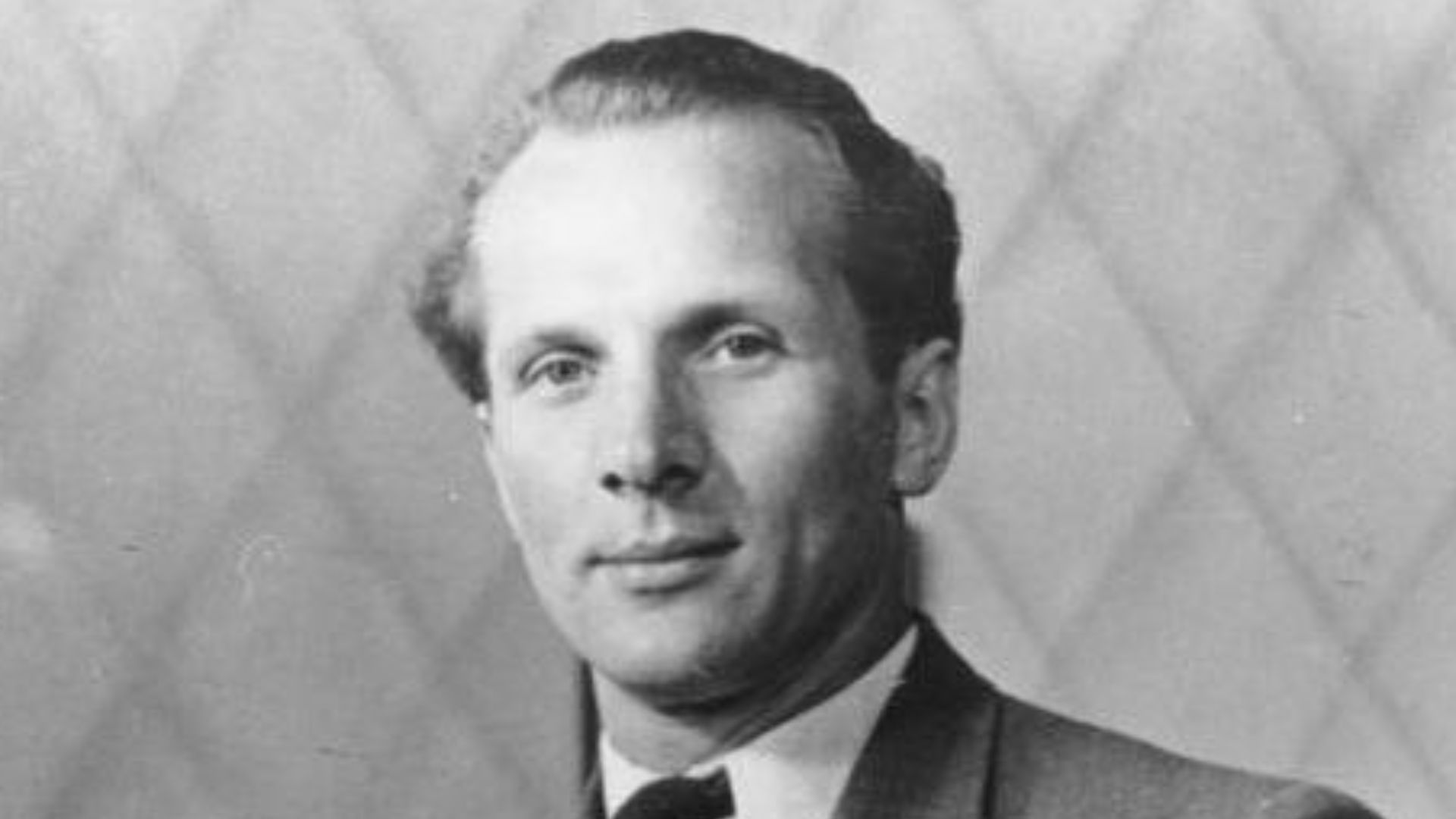 File:Bundesarchiv Bild 183-19204-2916, Erich Honecker.jpg