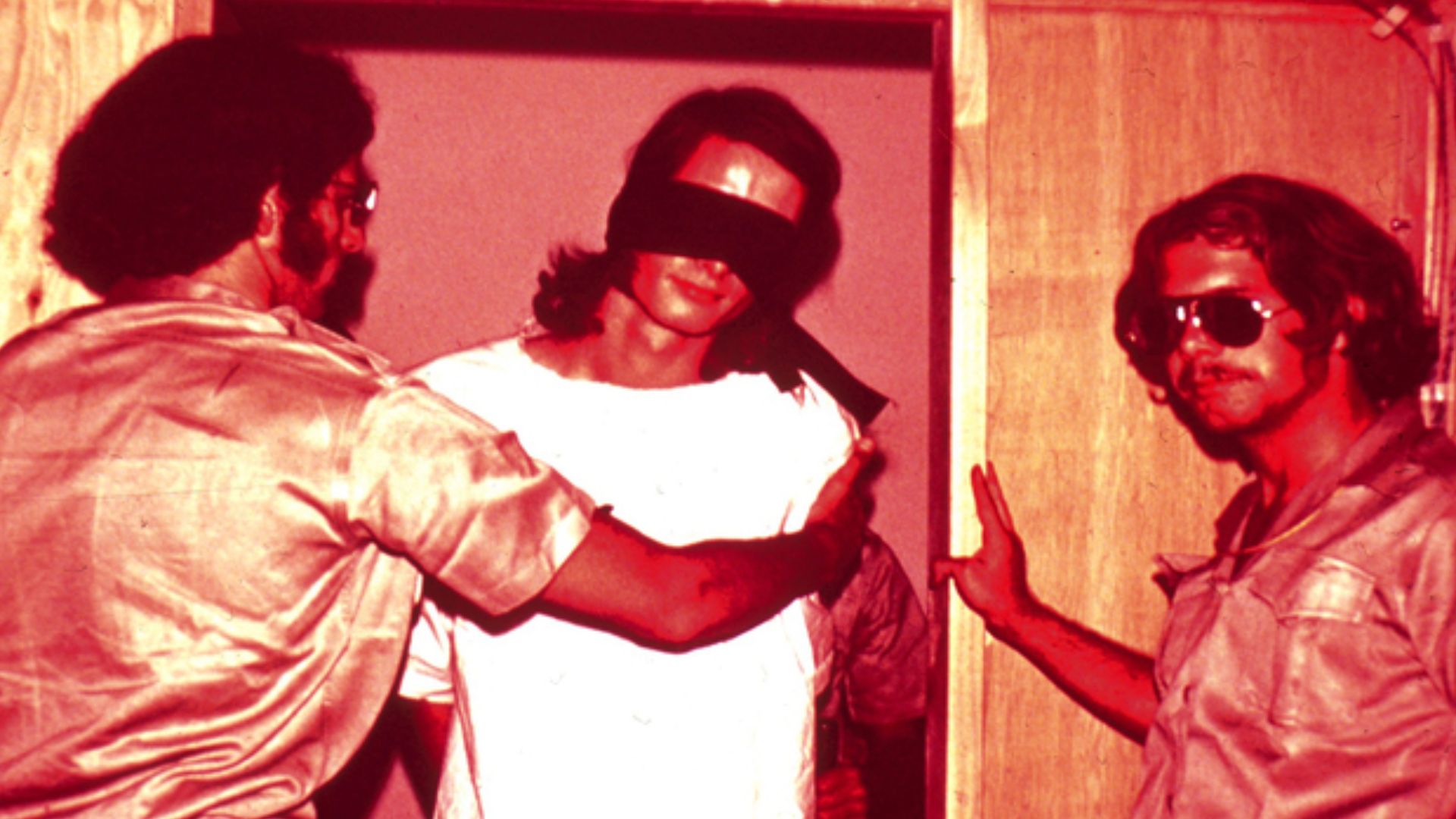 File:SPE1971-guards with blindfolded prisoner.jpg