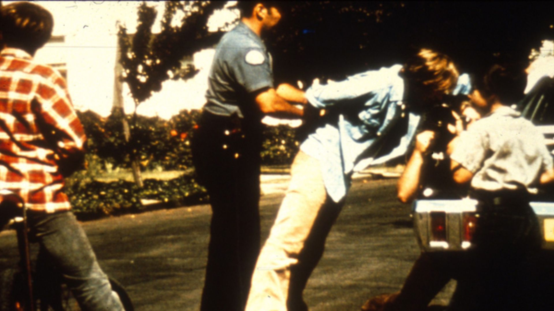 File:SPE1971-arrest-of-prisoner-8612.jpg