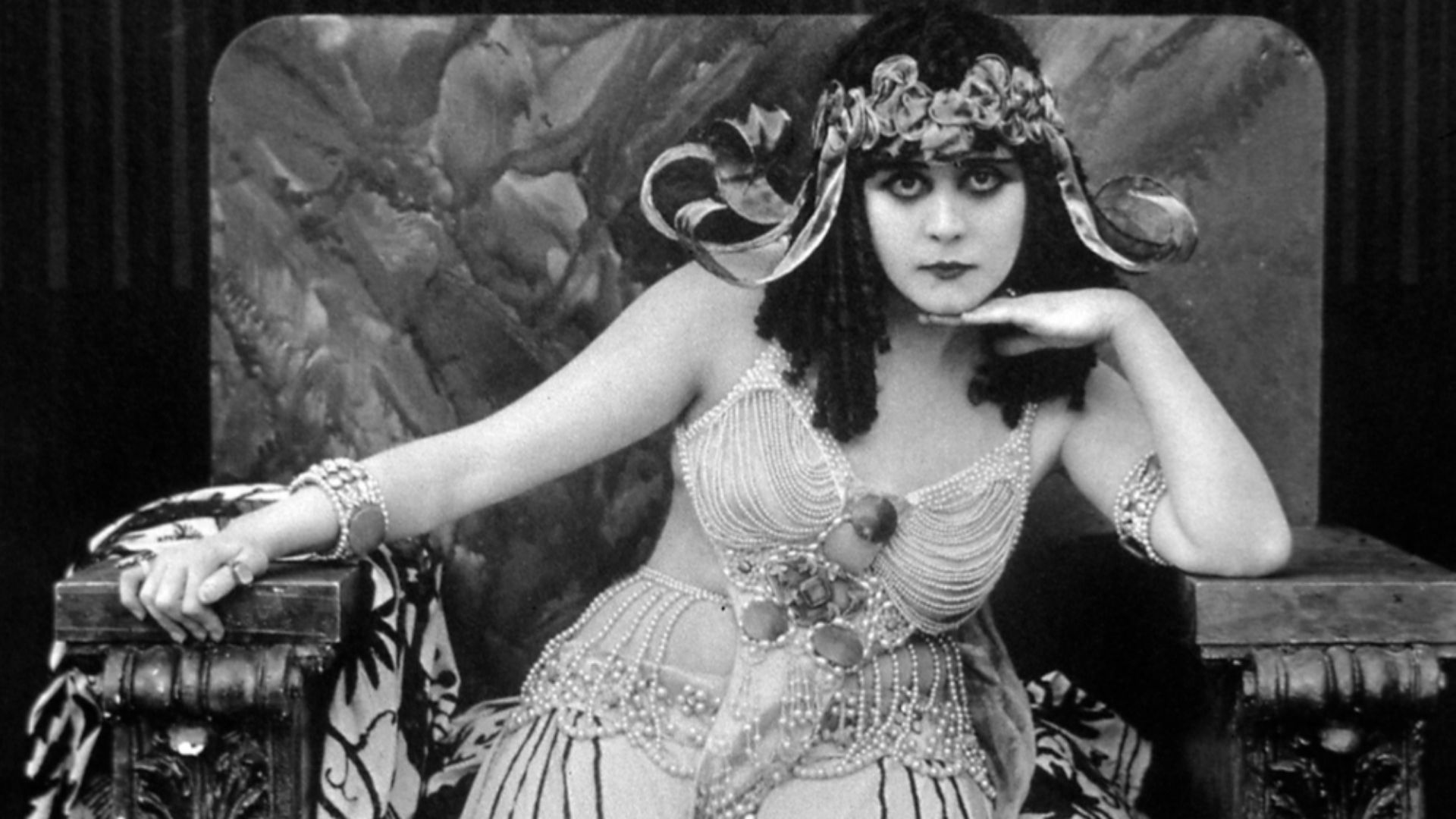 File:Theda-bara-cleopatra.jpg