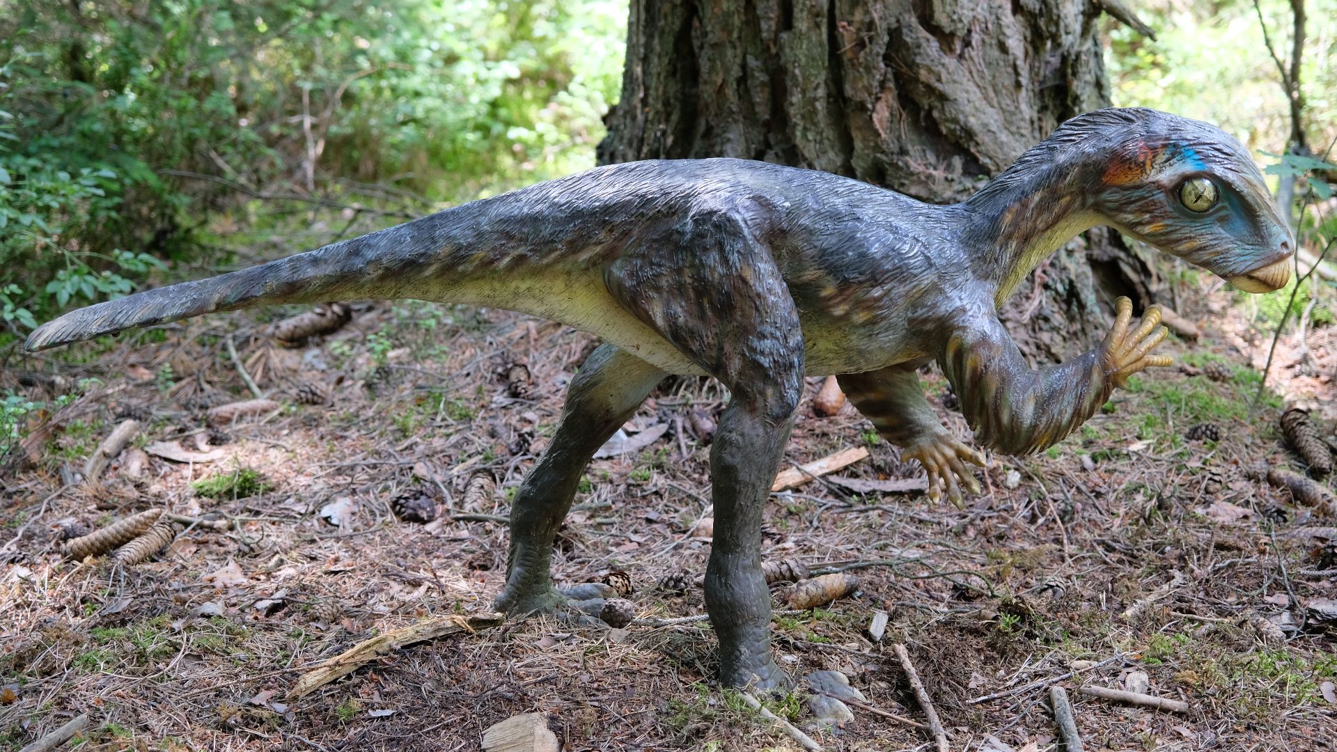 File:Hypsilophodon Dinopark Denkendorf.jpg