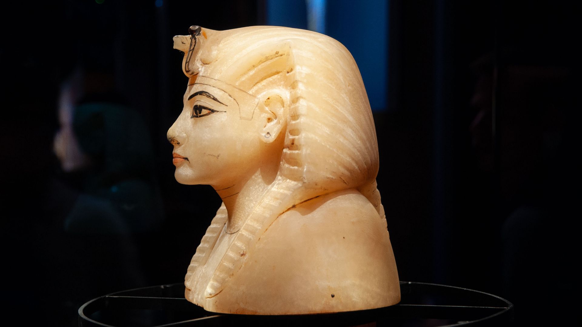 File:09092019 (25) - Tête taillée du visage de Toutankhâmon.jpg