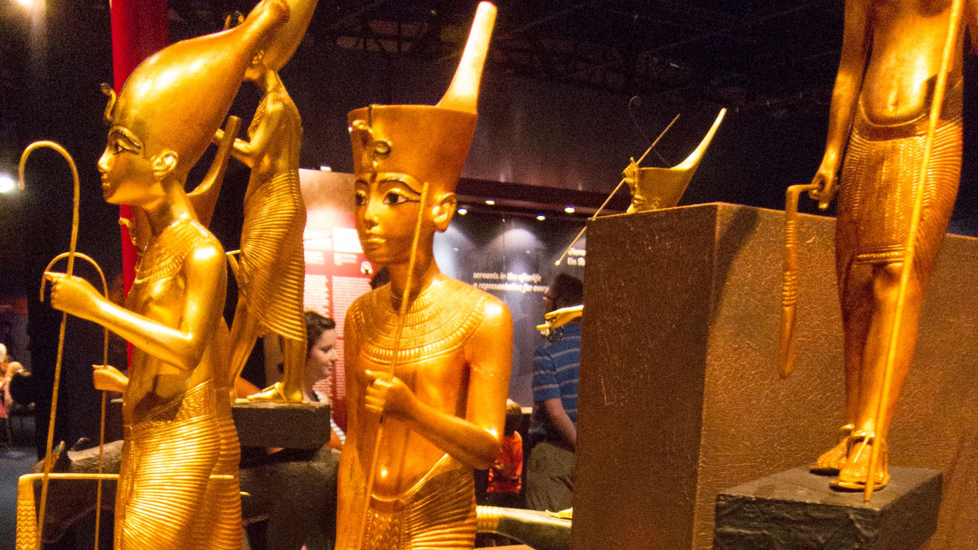 File:Egyptian tomb artifacts (22636211175).jpg