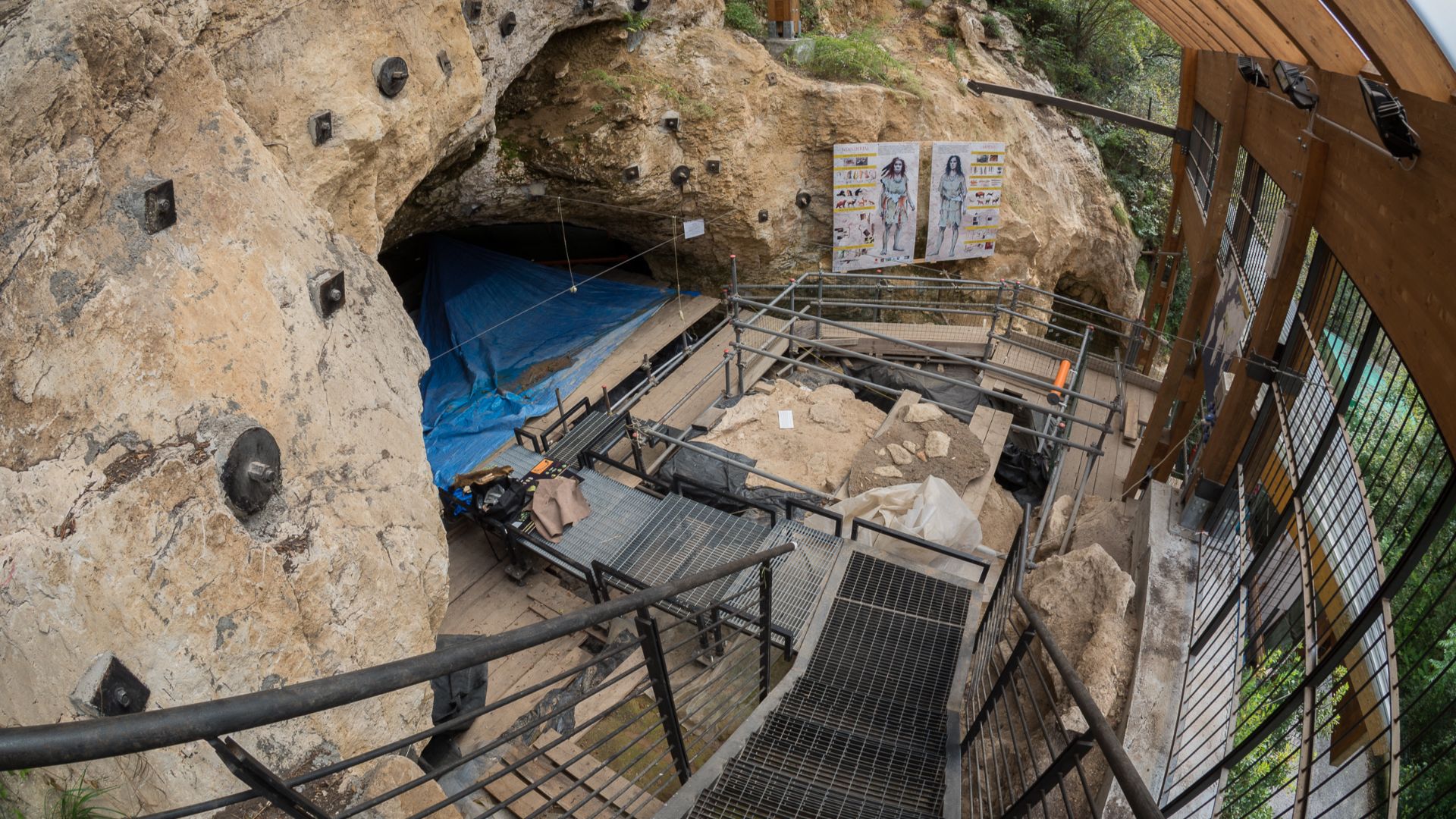 File:Grotta di Fumane 3.jpg