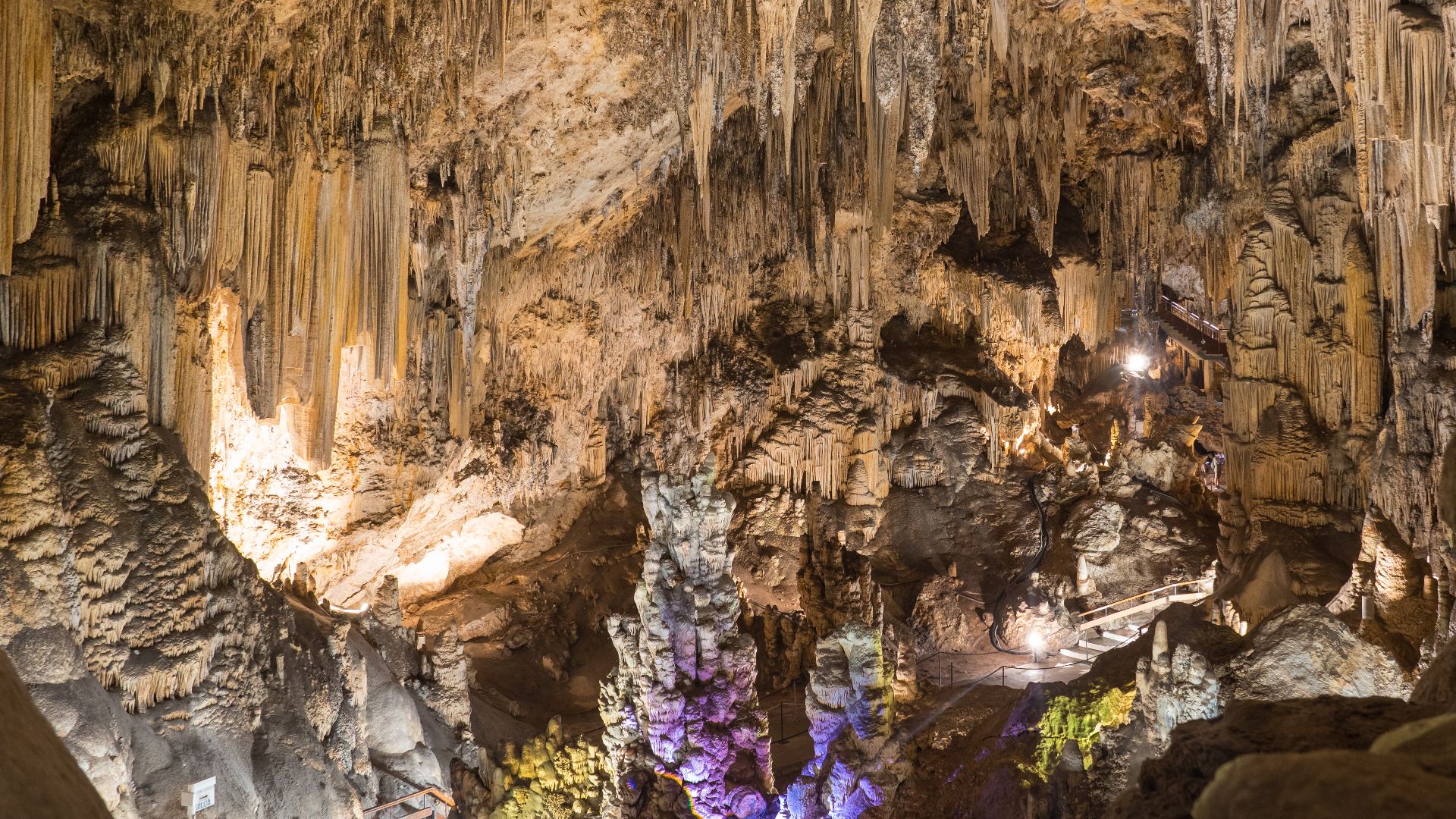 File:Cueva de Nerja 2020.jpg