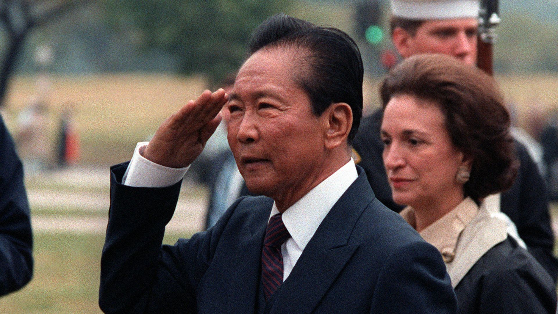 File:Ferdinand Marcos and George Shultz DA-SC-84-05877.JPEG