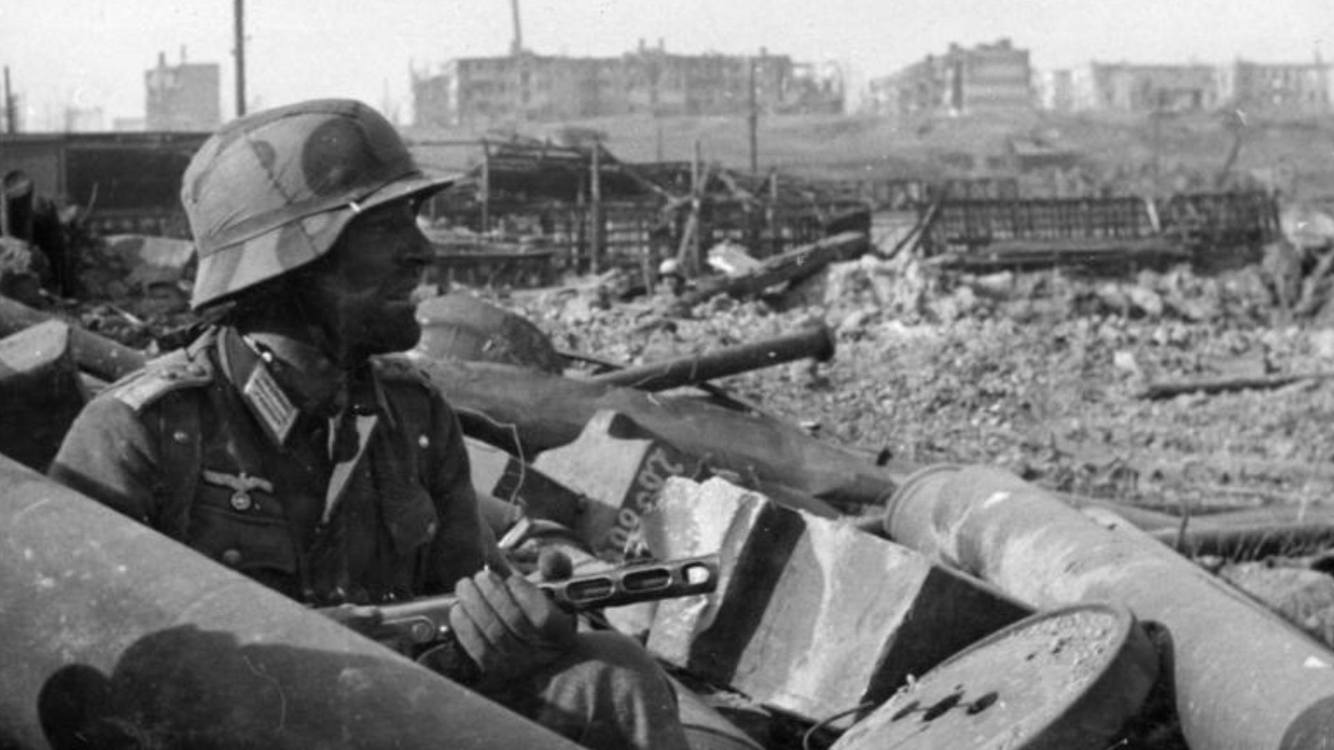 File:Bundesarchiv Bild 116-168-618, Russland, Kampf um Stalingrad, Soldat mit MPi.jpg