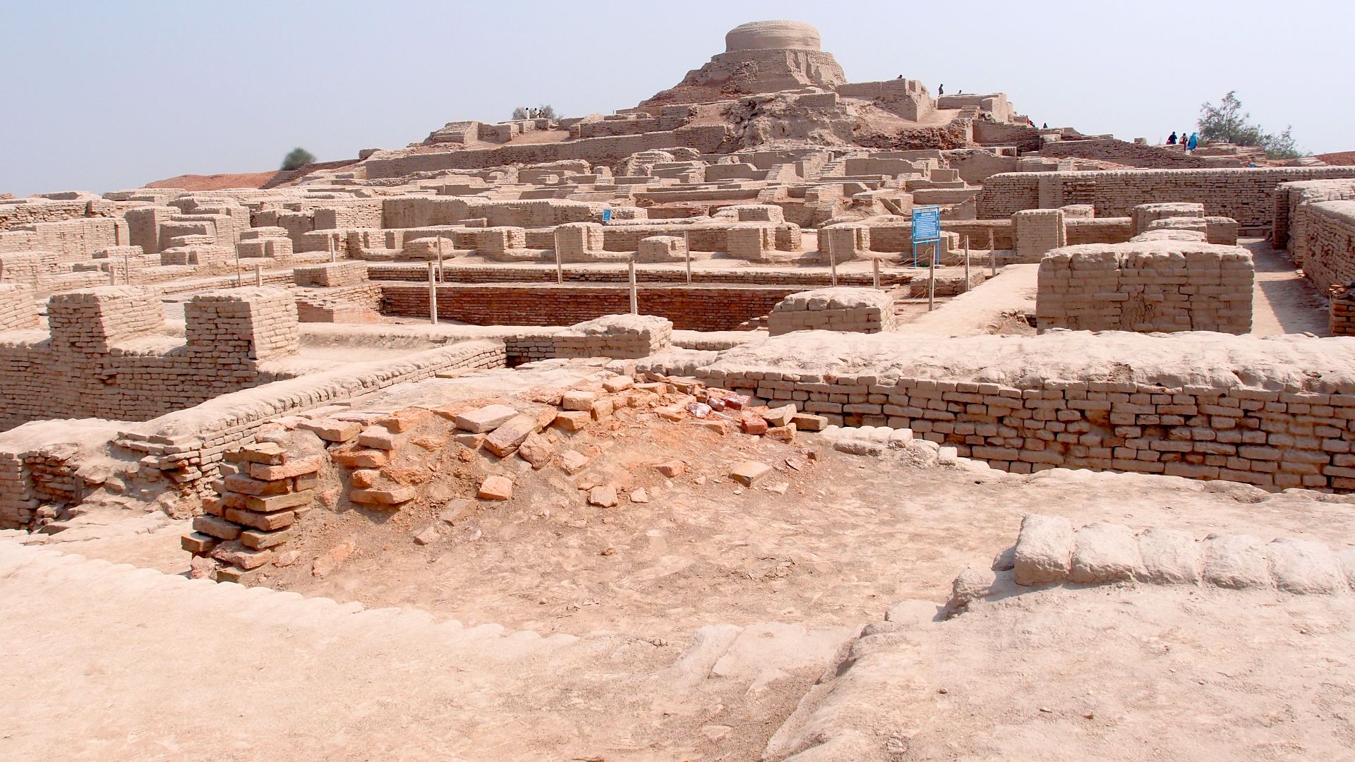 File:Mohenjodaro - view of the stupa mound.JPG