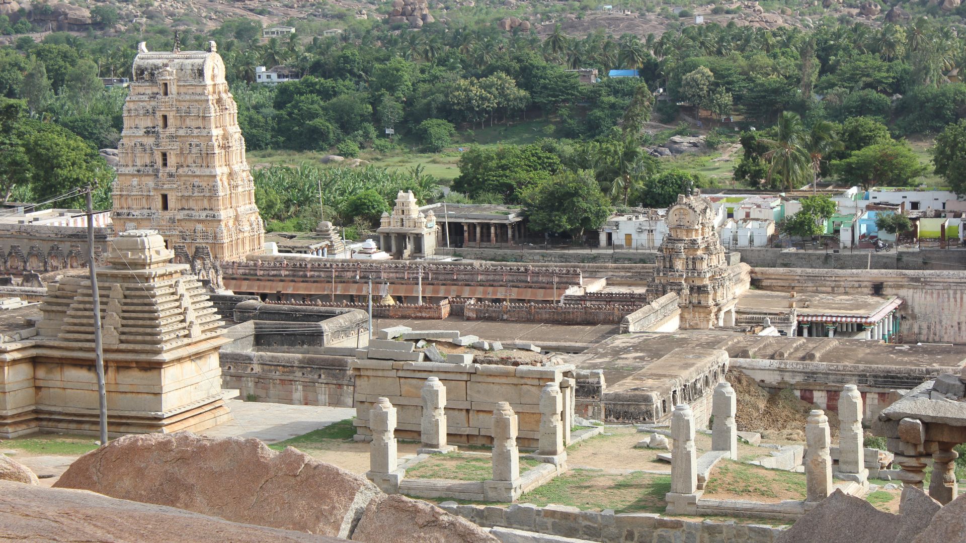 File:View of the Virupaksha temple complex from Hemakuta hill.JPG