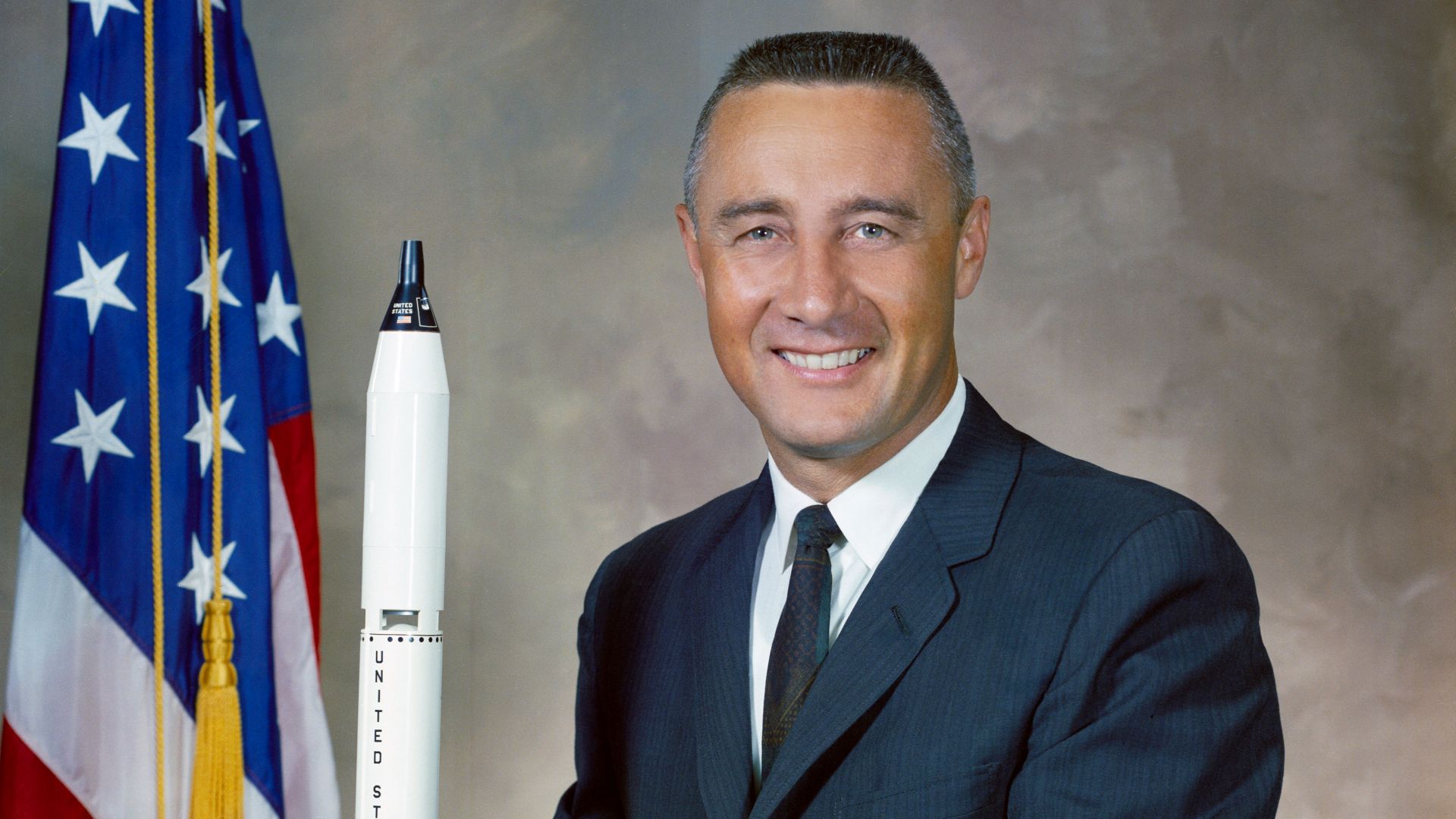 File:Virgil I. (Gus) Grissom portrait.jpg