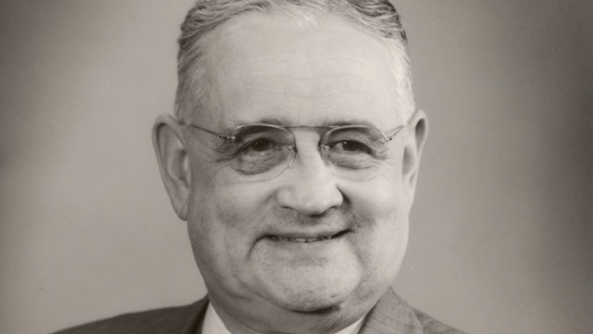 File:Charles Stark Draper c1965 Bachrach portrait.png