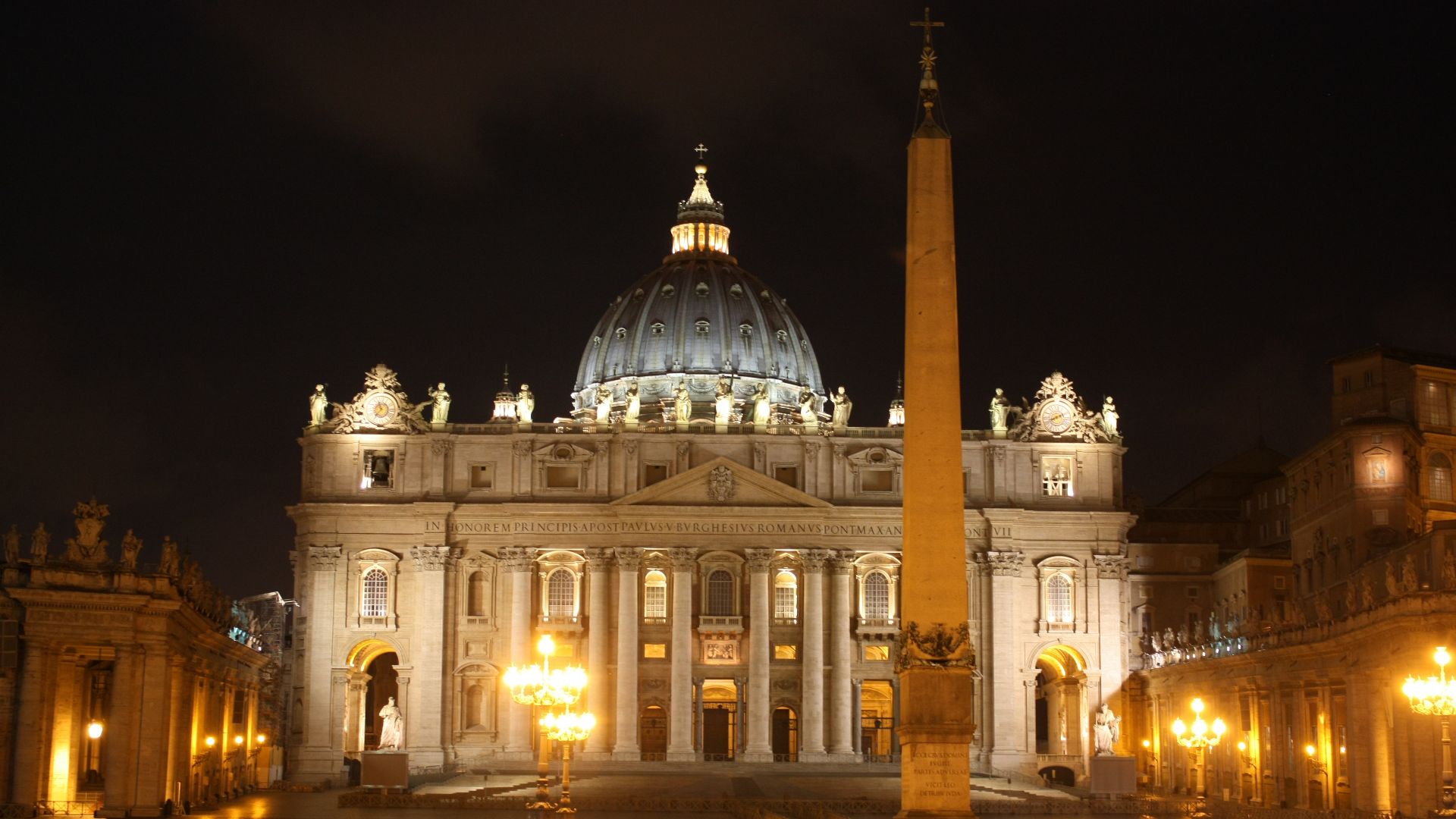 File:Basilica di San Pietro (notte).jpg
