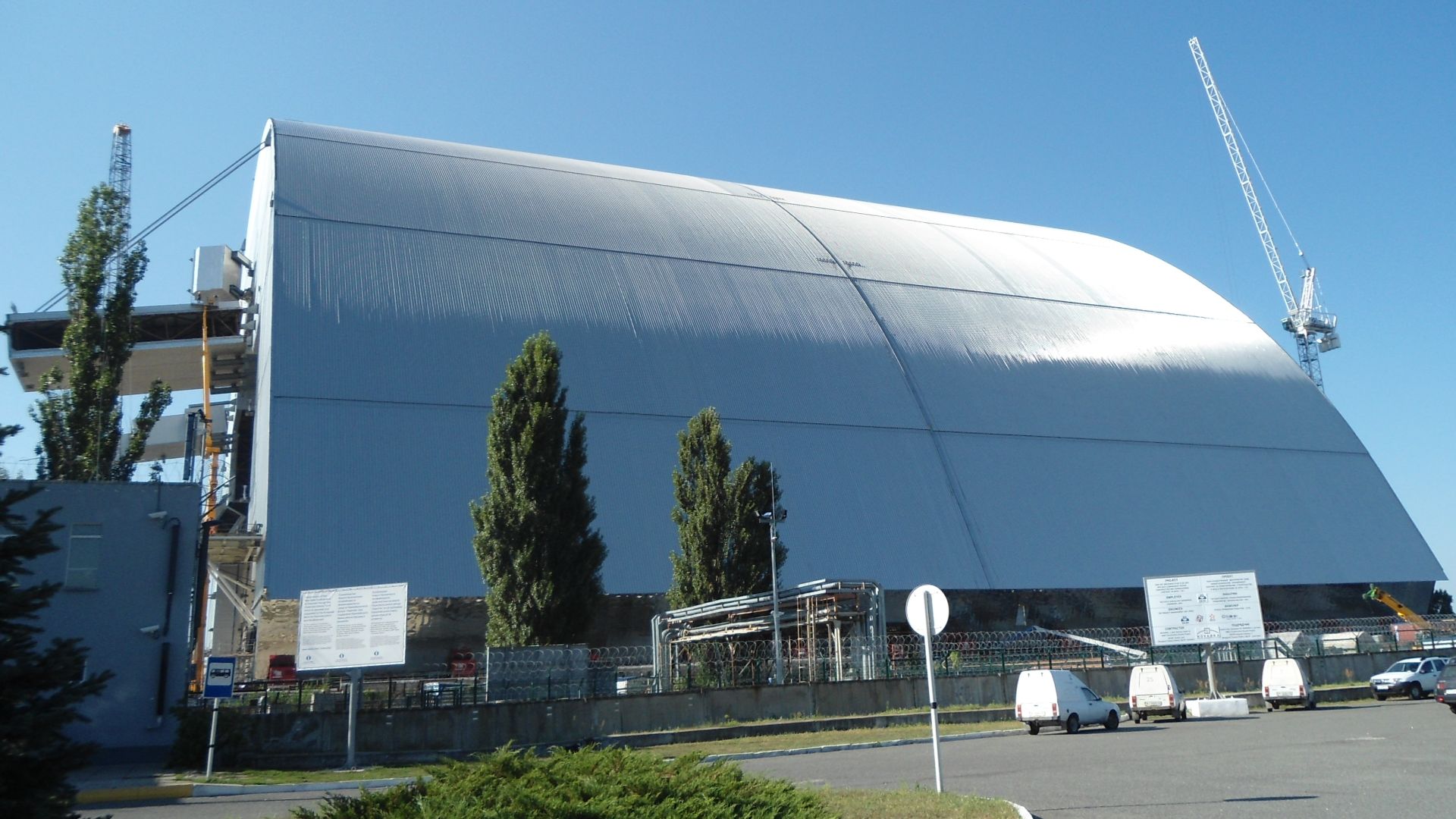 File:Chernobyl New Safe Confinement August 2016.jpg