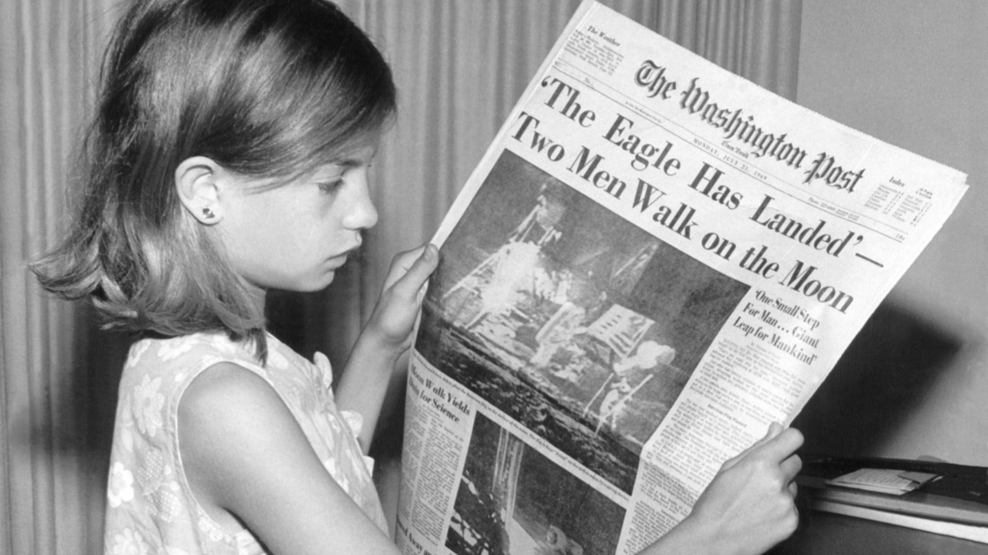 File:Land on the Moon 7 21 1969-repair.jpg