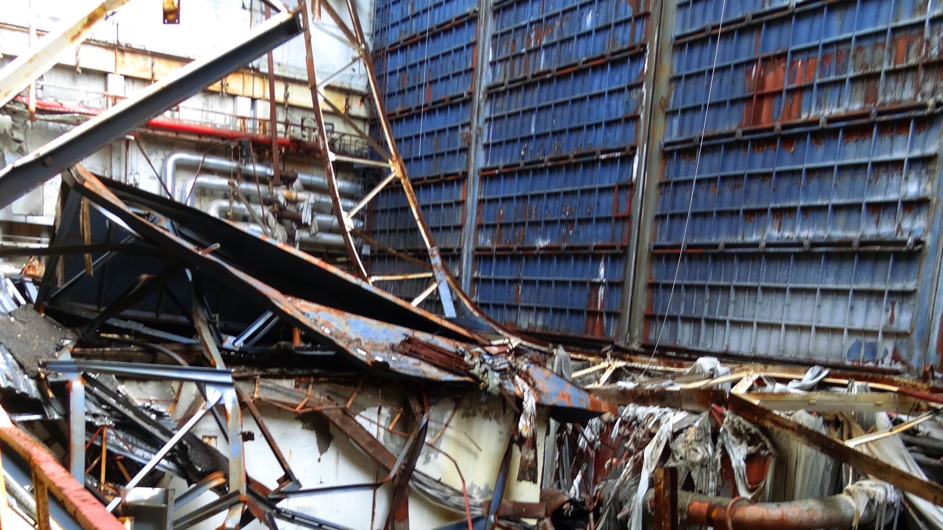 File:Damage Turbine Hall of Chernobyl (02710168).jpg