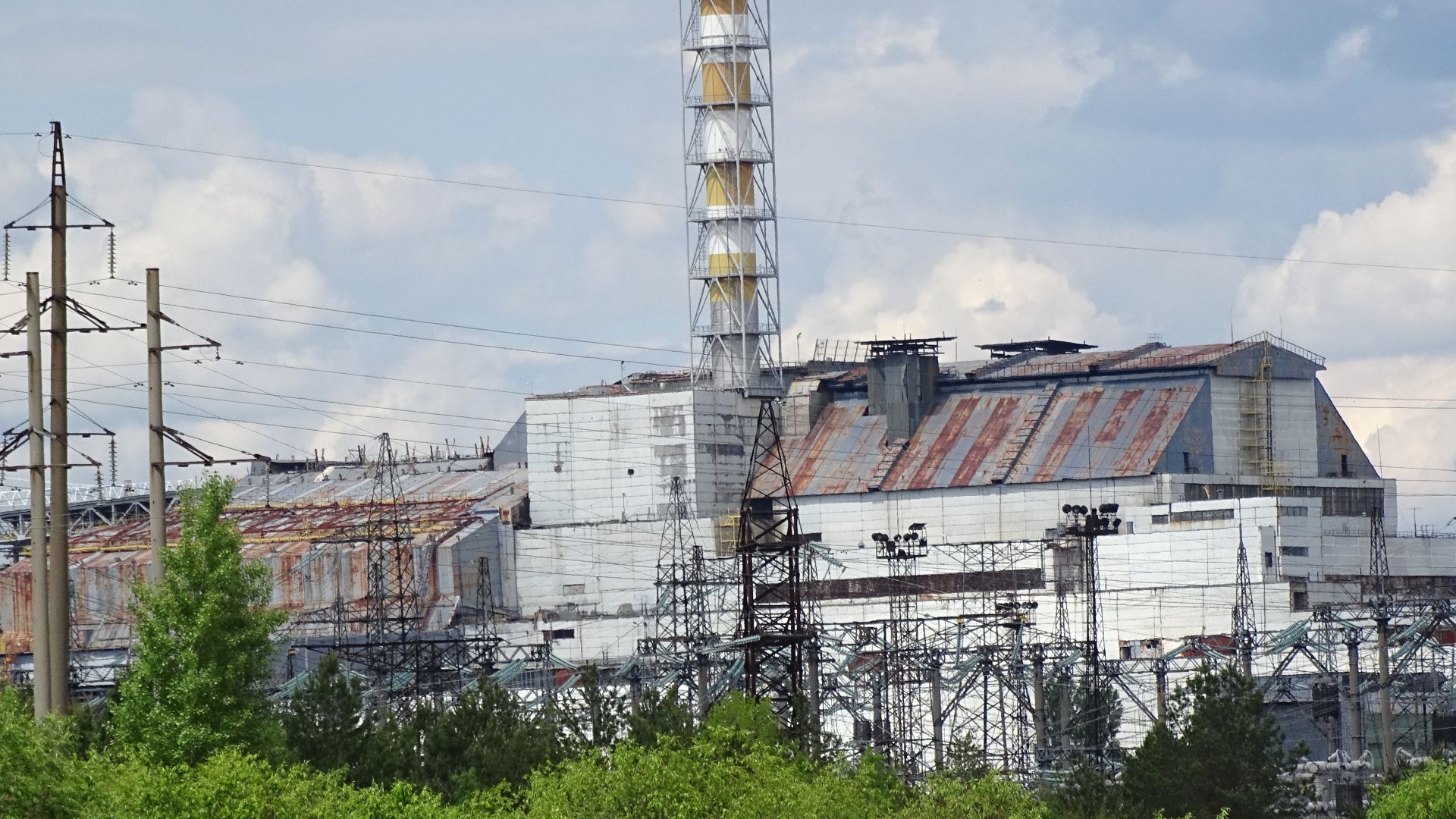 File:Chernobyl Reactor 4 - Where Disaster Occurred - Chernobyl Exclusion Zone - Northern Ukraine - 01 (27099656425).jpg