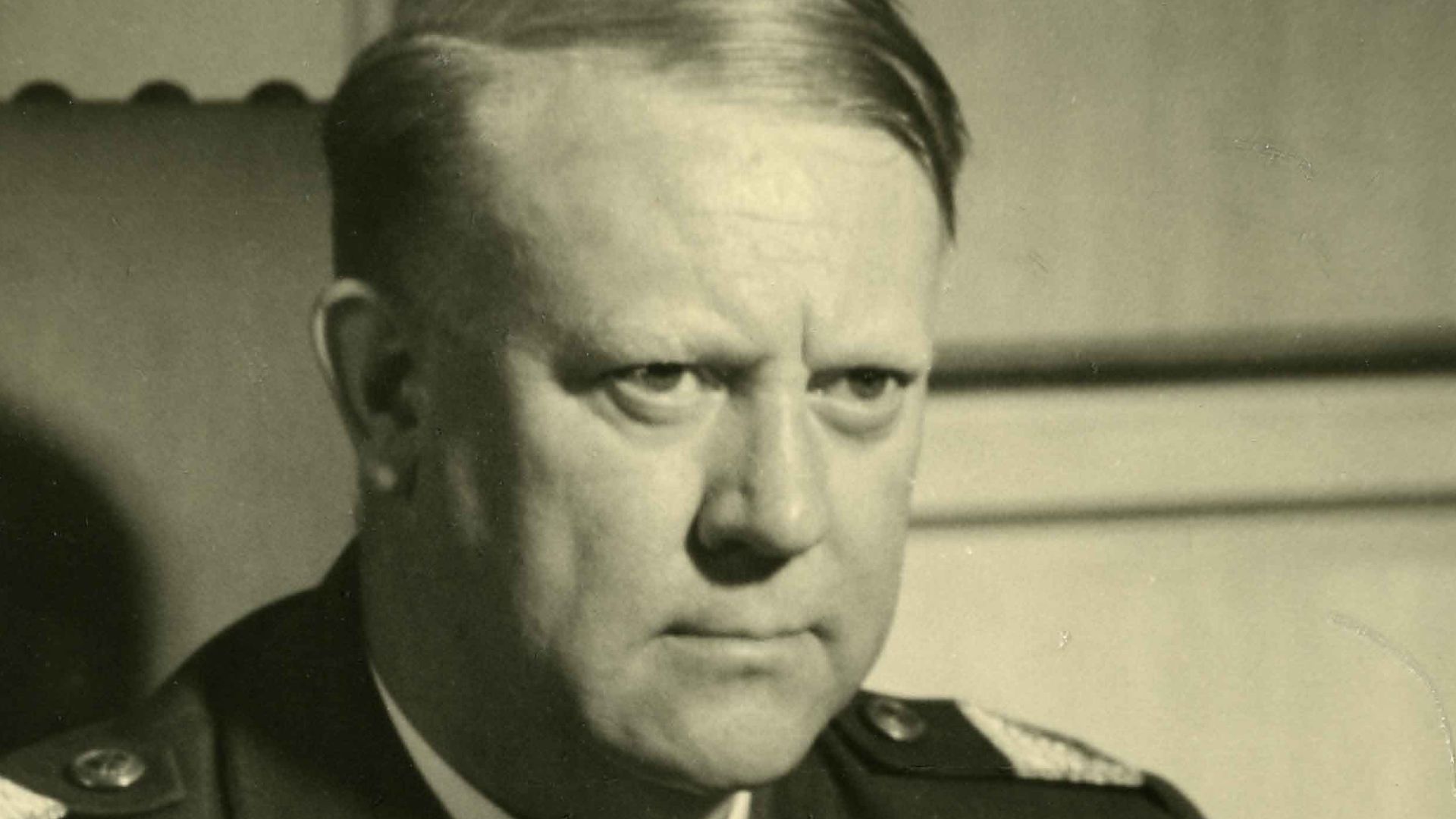 File:Portrett av Vidkun Quisling i uniform..jpg