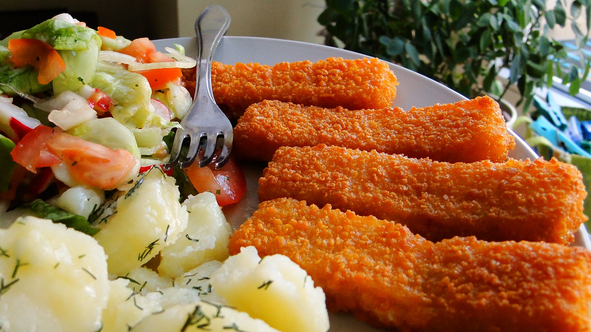 File:Fish sticks dinner.JPG
